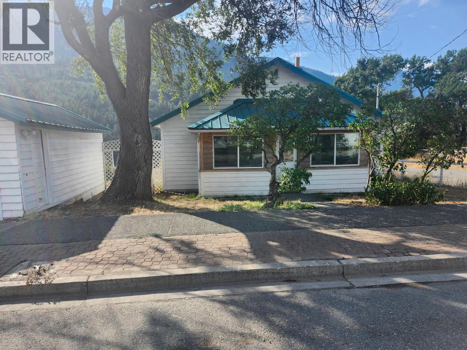 124 Fraser St, Lytton, BC V0K 1Z0