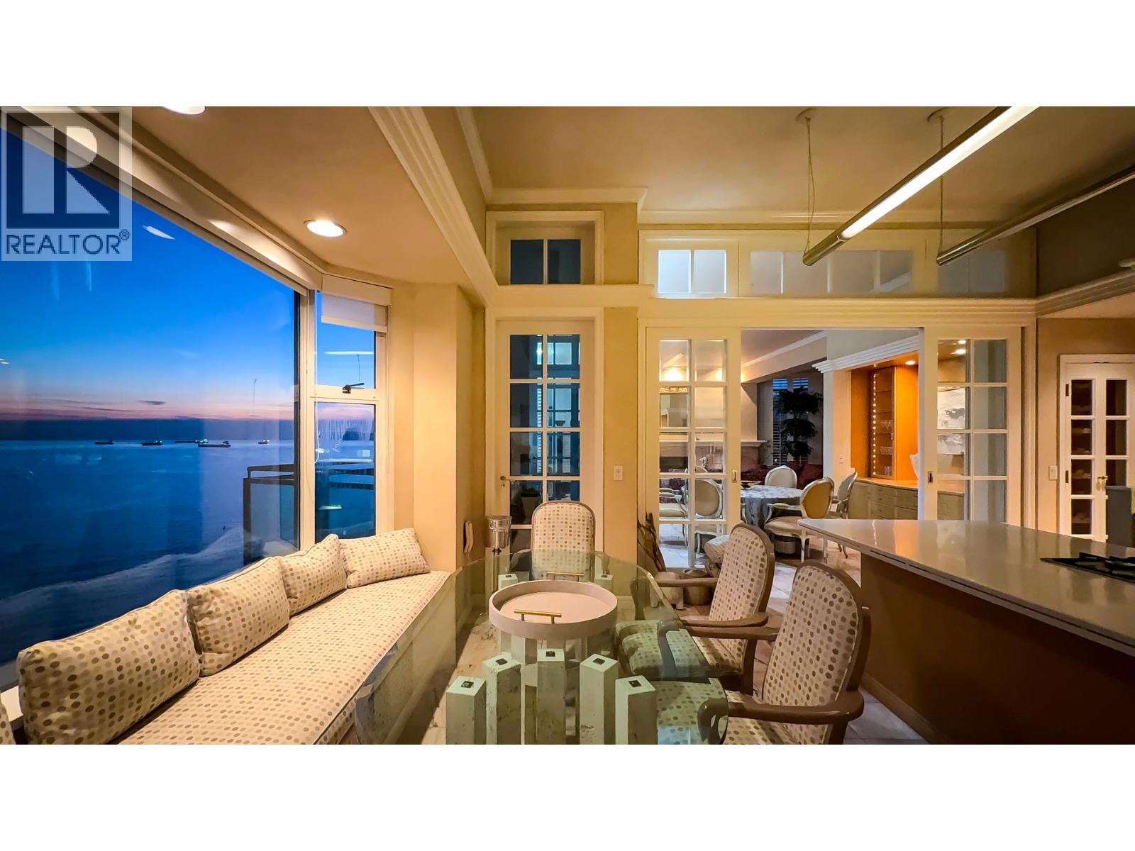 1861 Beach Avenue Unit 17, Vancouver, BC V6G 1Z1