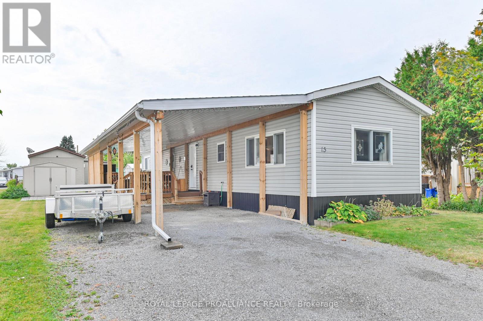 15 Finch Ln, Quinte West, ON K8N 4Z3