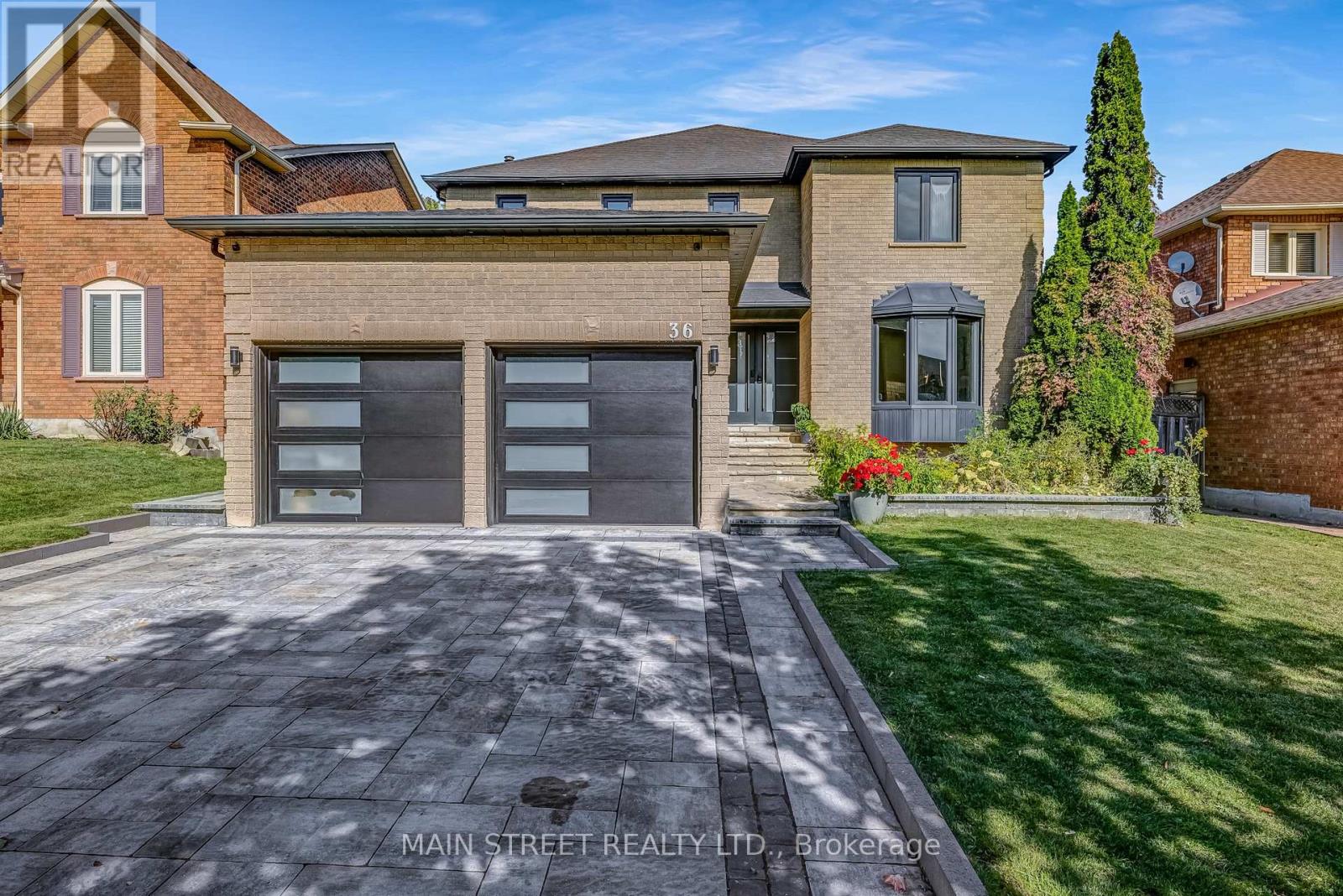 36 Nelson Cir, Newmarket, ON L3X 1R1