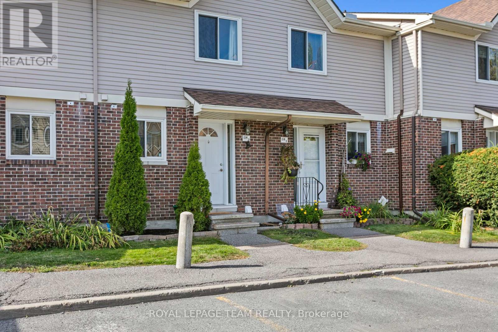 114 Valley Stream Dr D Dr, Ottawa, ON K2H 9E1