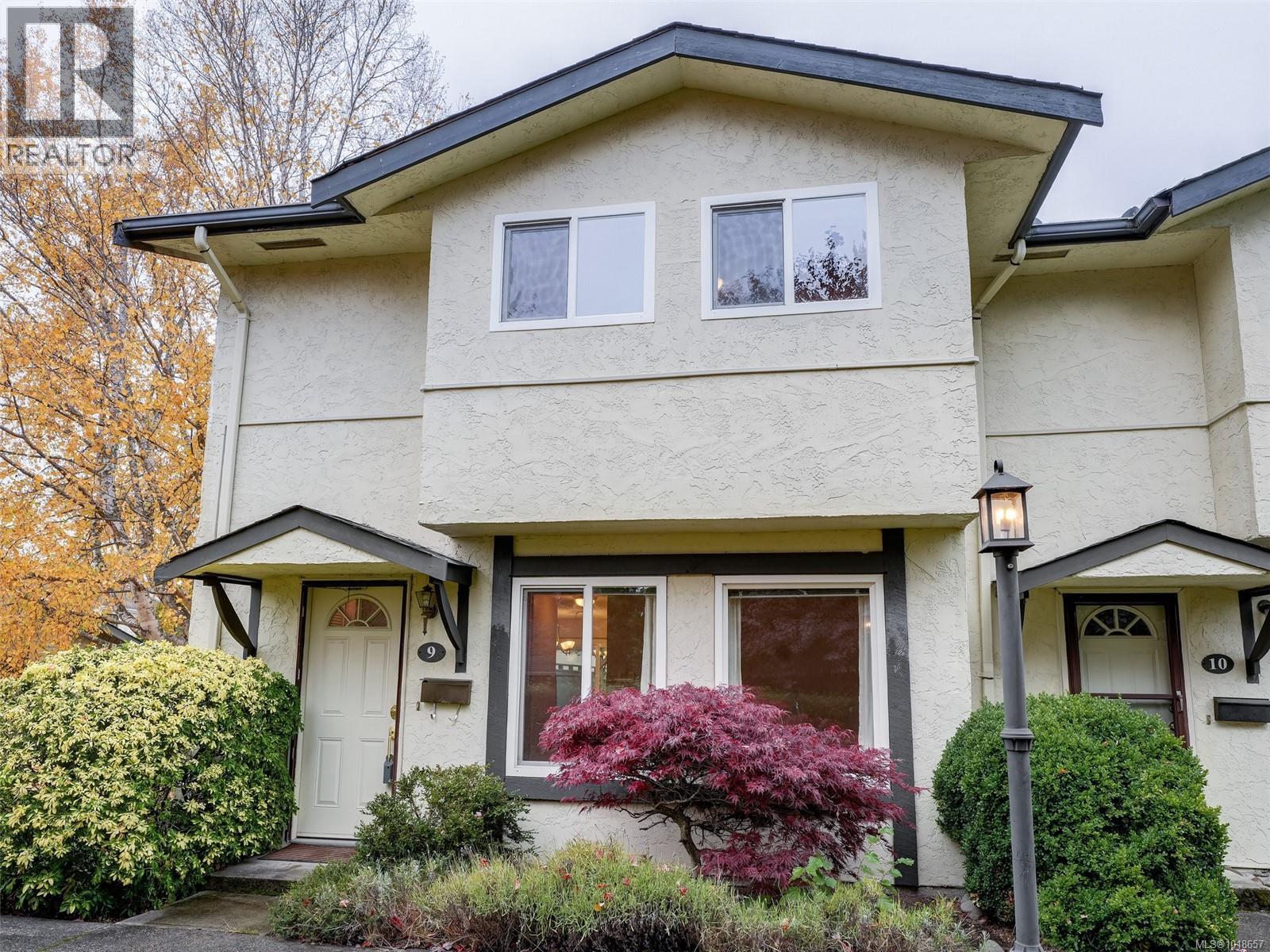 1741 Mckenzie Ave Unit 9 Ave, Saanich, BC V8N 1A6