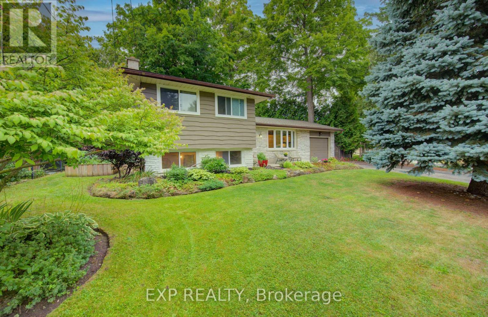 47 Hillcrest Ln, Kitchener, ON N2K 1S9