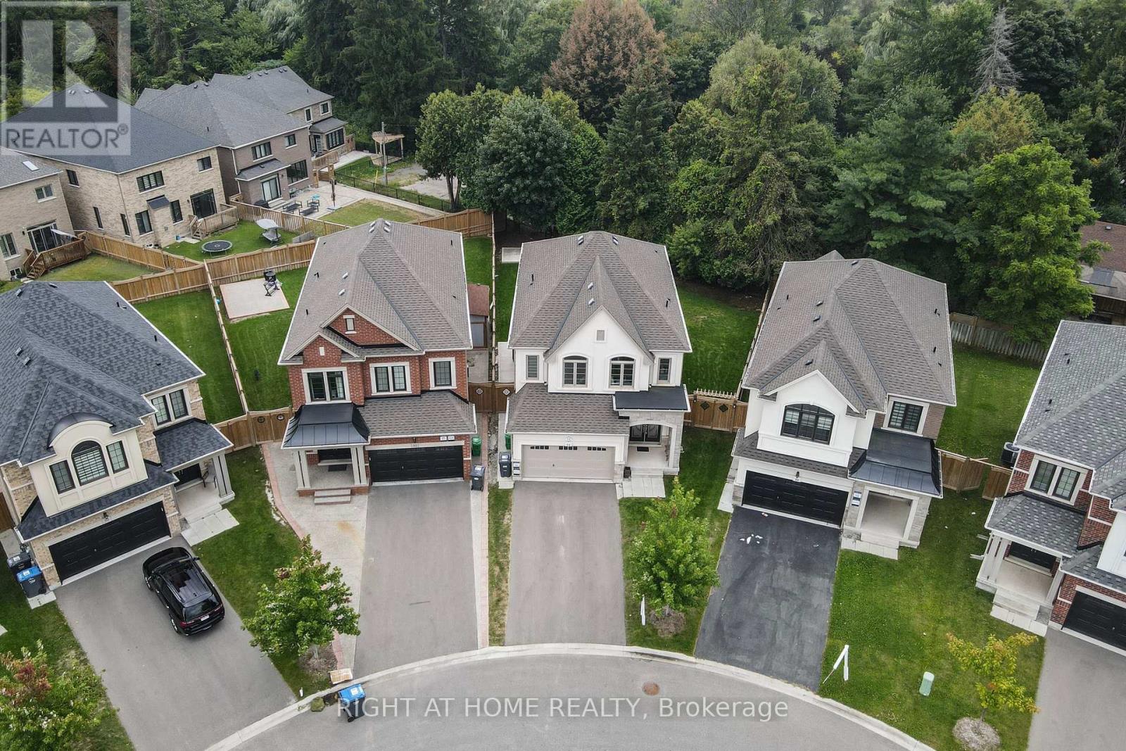 54 Workgreen Park Way Pkwy, Brampton, ON L6Y 6J5