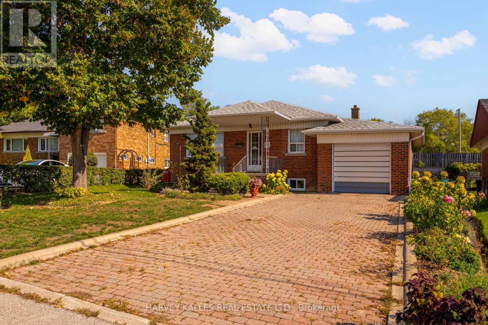 82 Cork Ave, Toronto Yorkdale-glen Park, ON M6B 2Y2