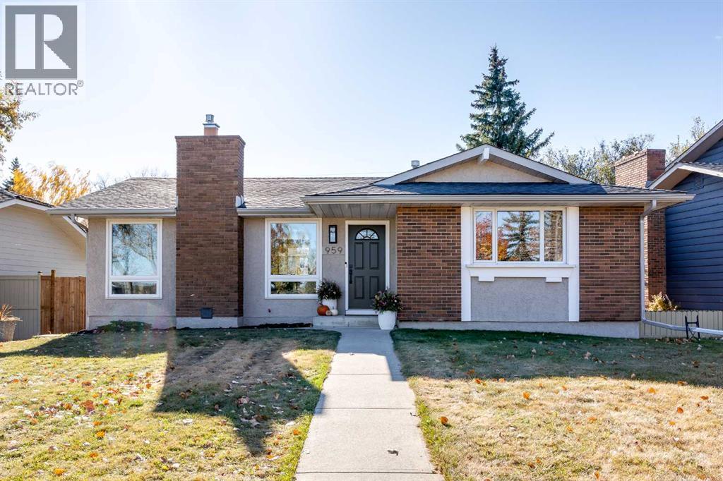 959 Parkwood Way SE, Calgary, AB T2J 3V4