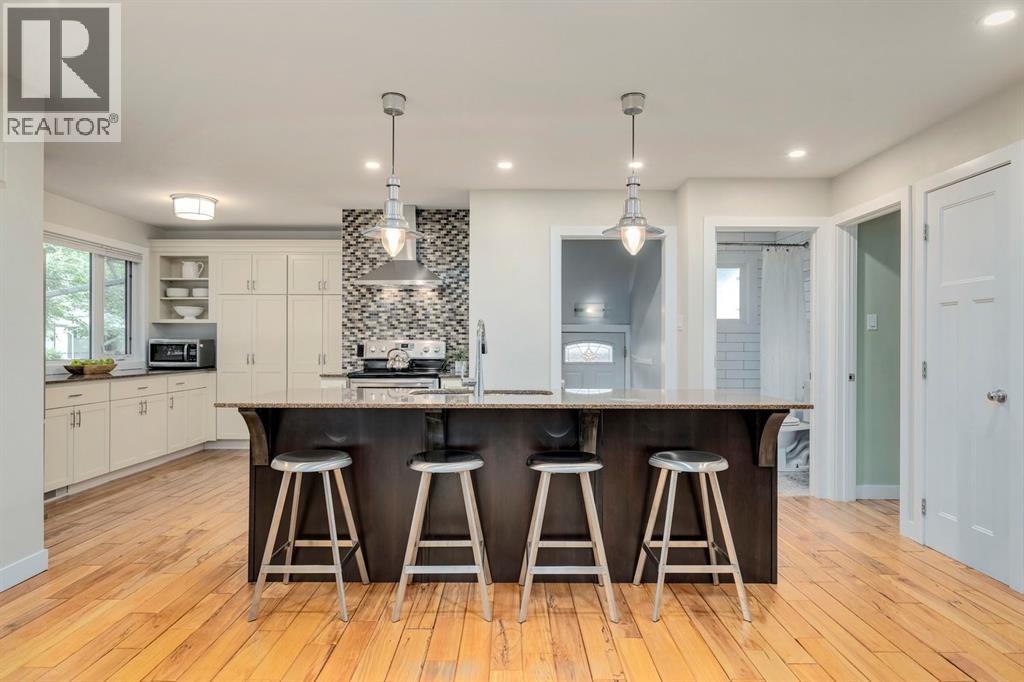 26 Butler Cres NW, Calgary, AB T2L 1K3