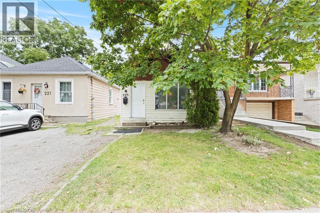 223 E 8th St, Hamilton, ON L9A 3L7