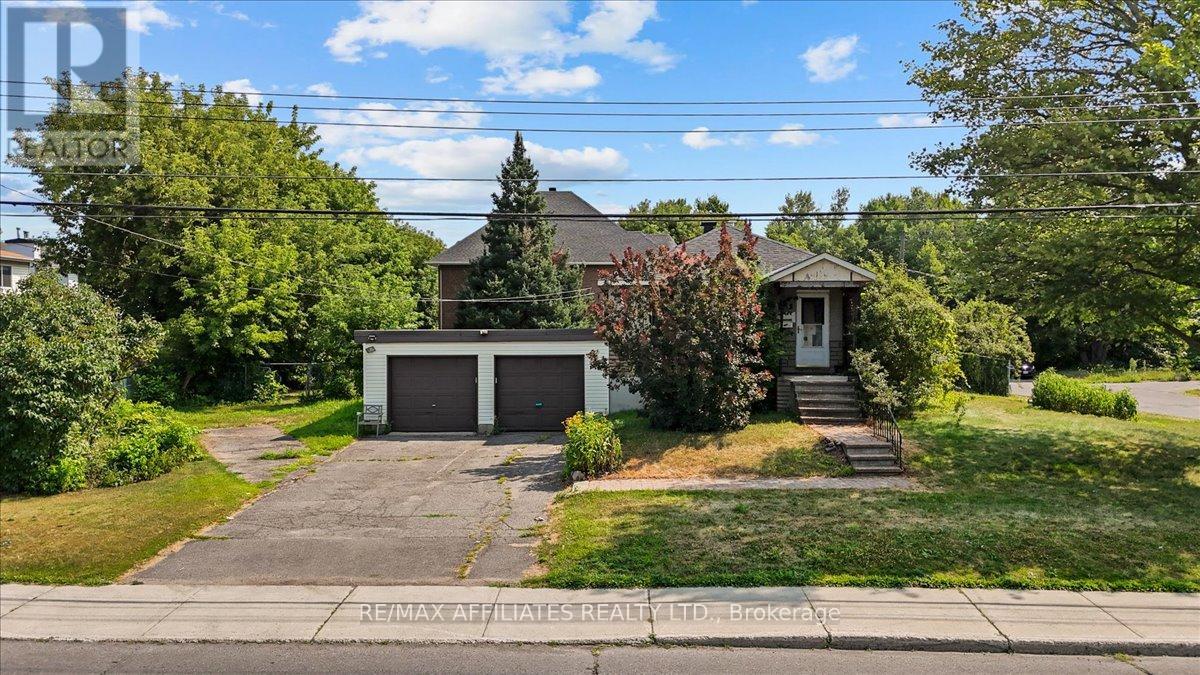 1133 Snow St, Ottawa, ON K1J 7R5
