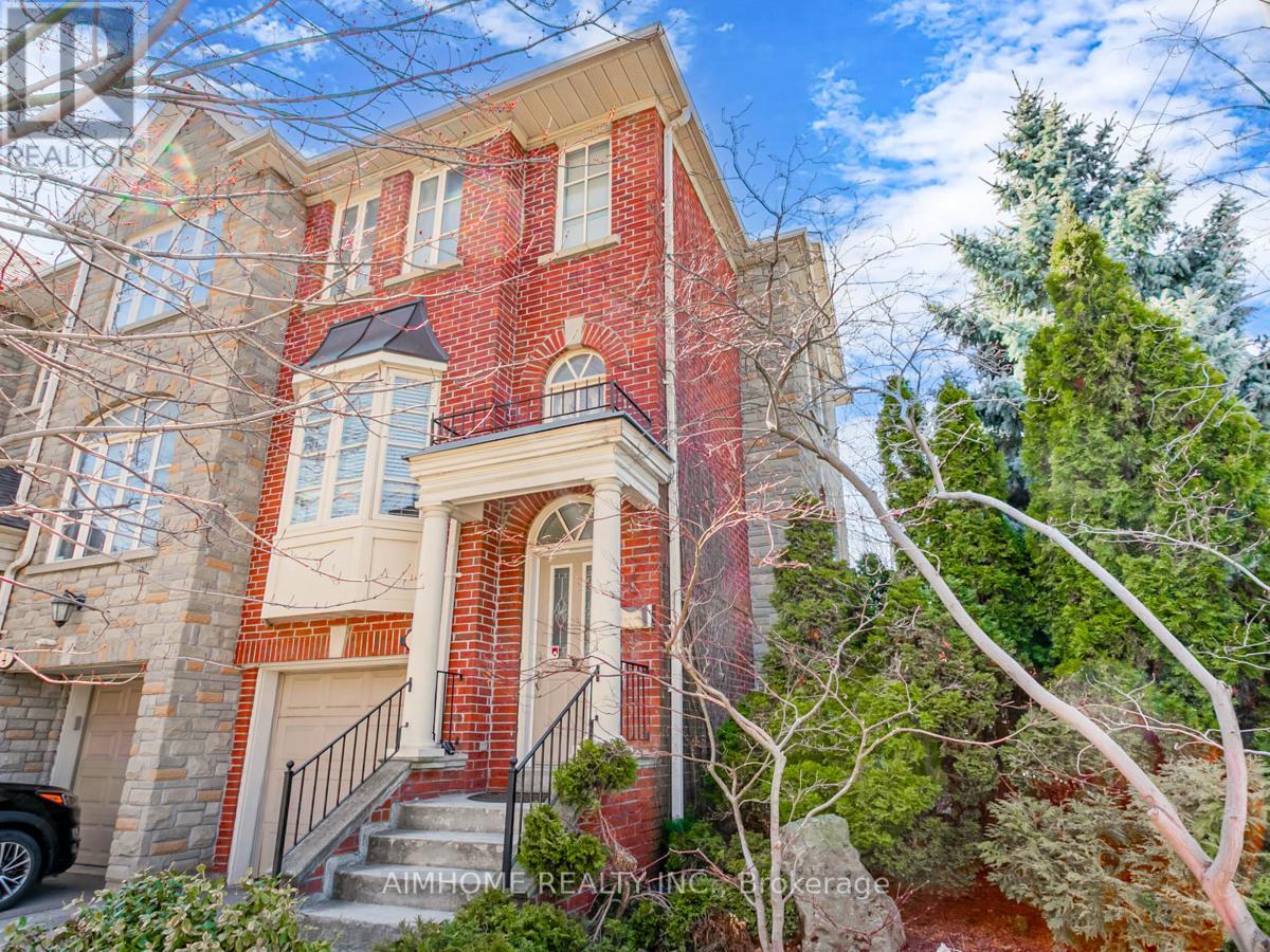 2 Brownstone Ln, Toronto, ON M8X 2Z6