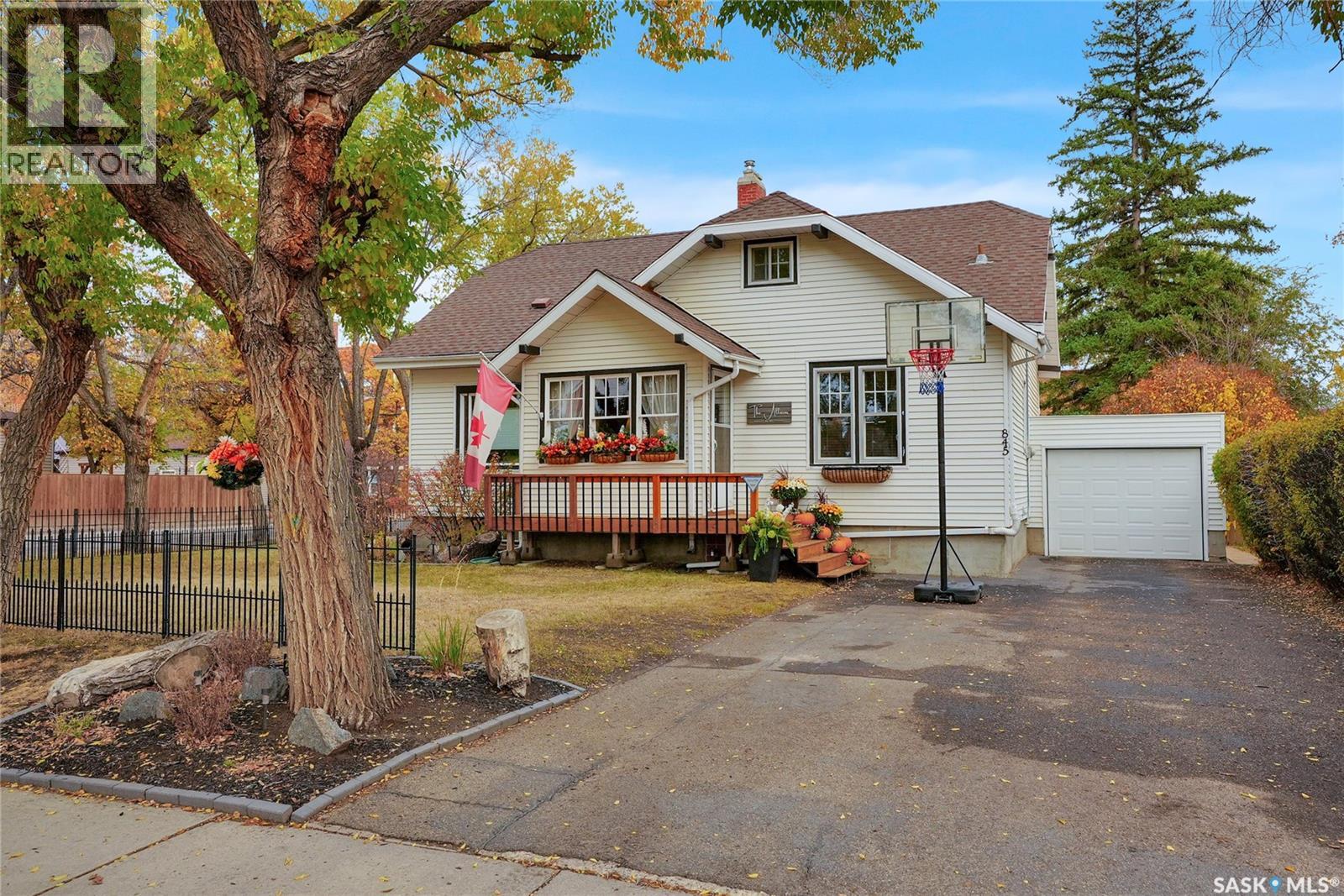 845 Alder Ave, Moose Jaw, SK S6H 0X7