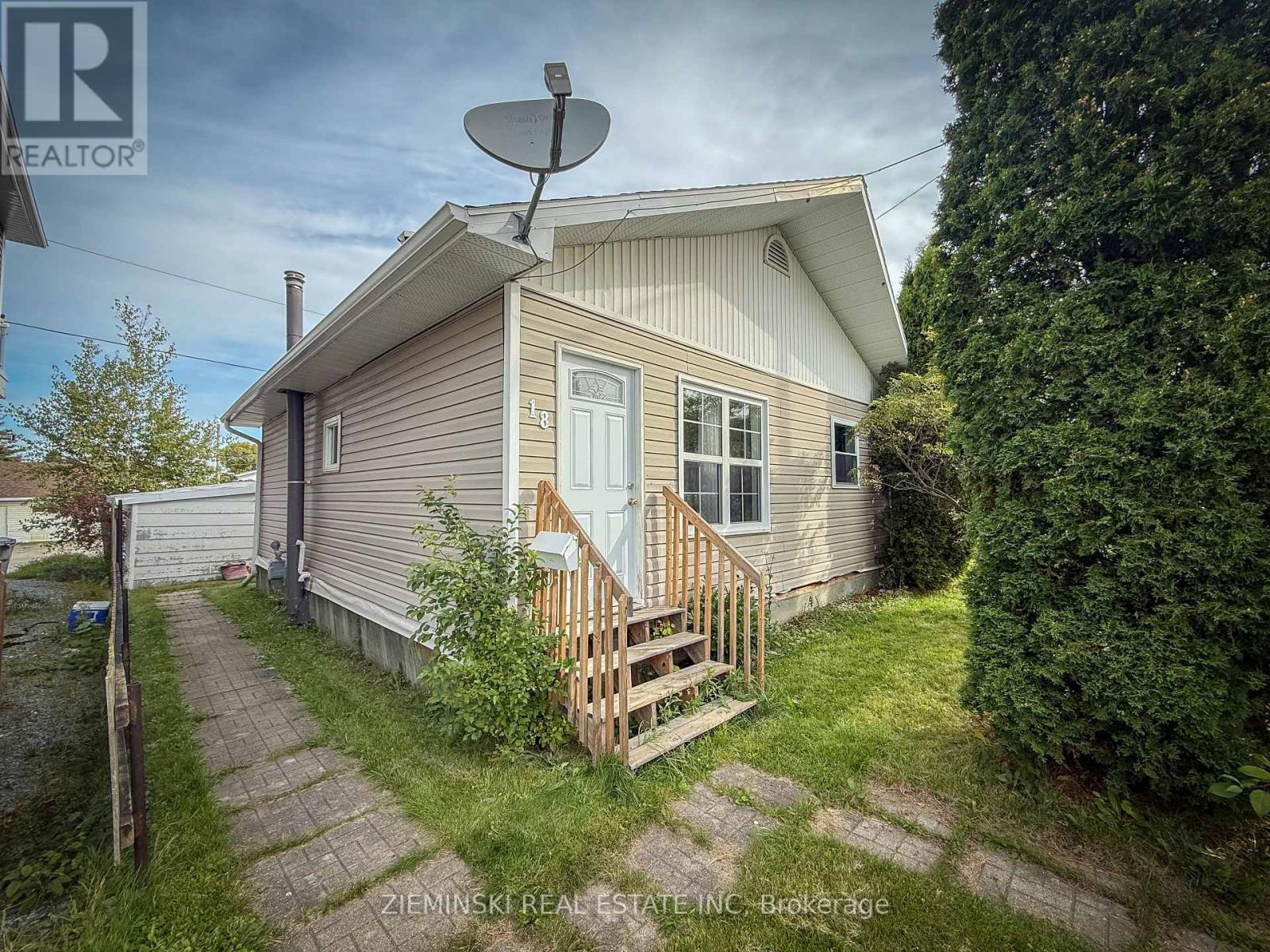 18 Laurier Ave, Timmins, ON P4N 4G5