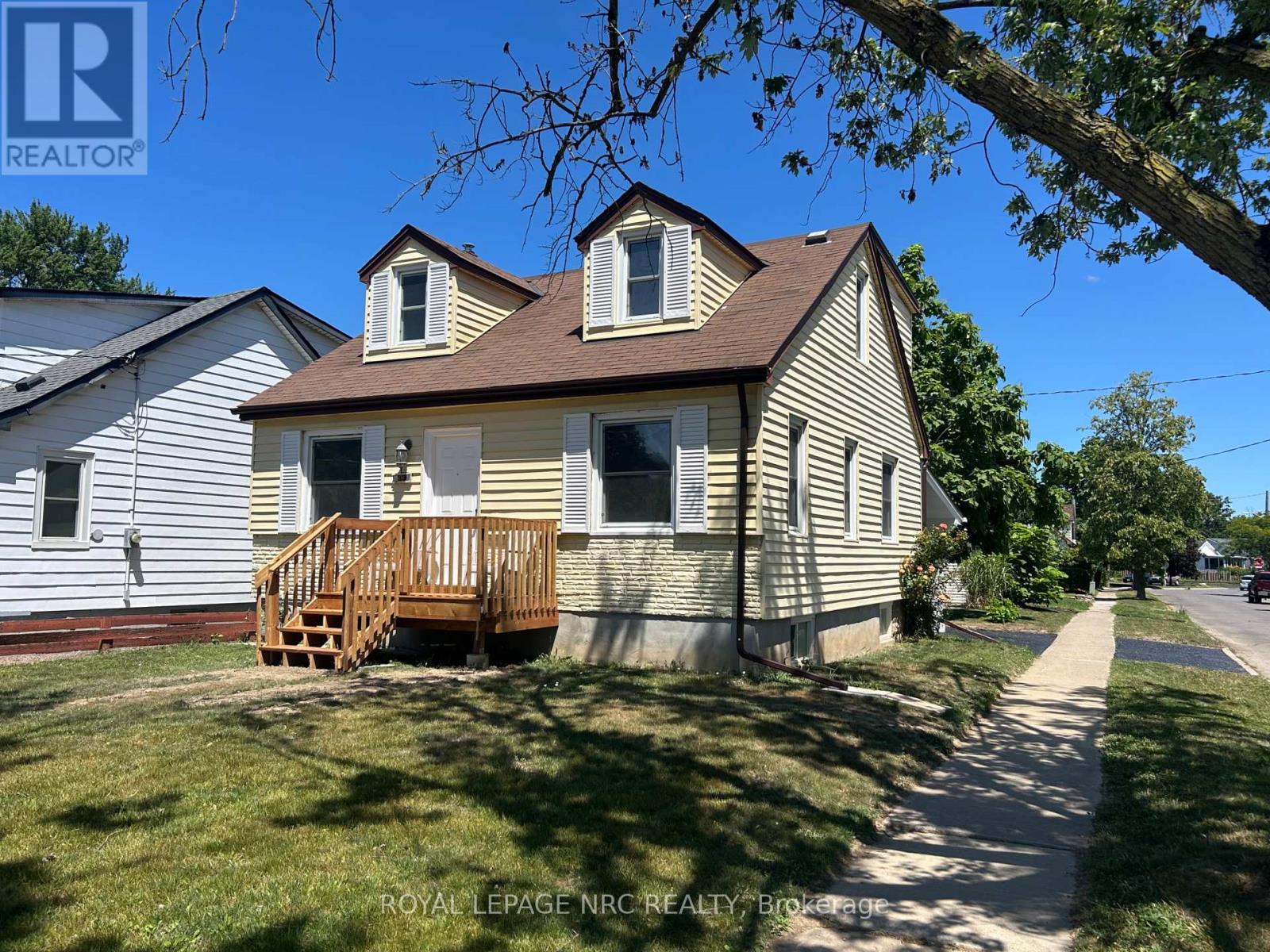 33 Merigold St, St. Catharines, ON L2S 2N4