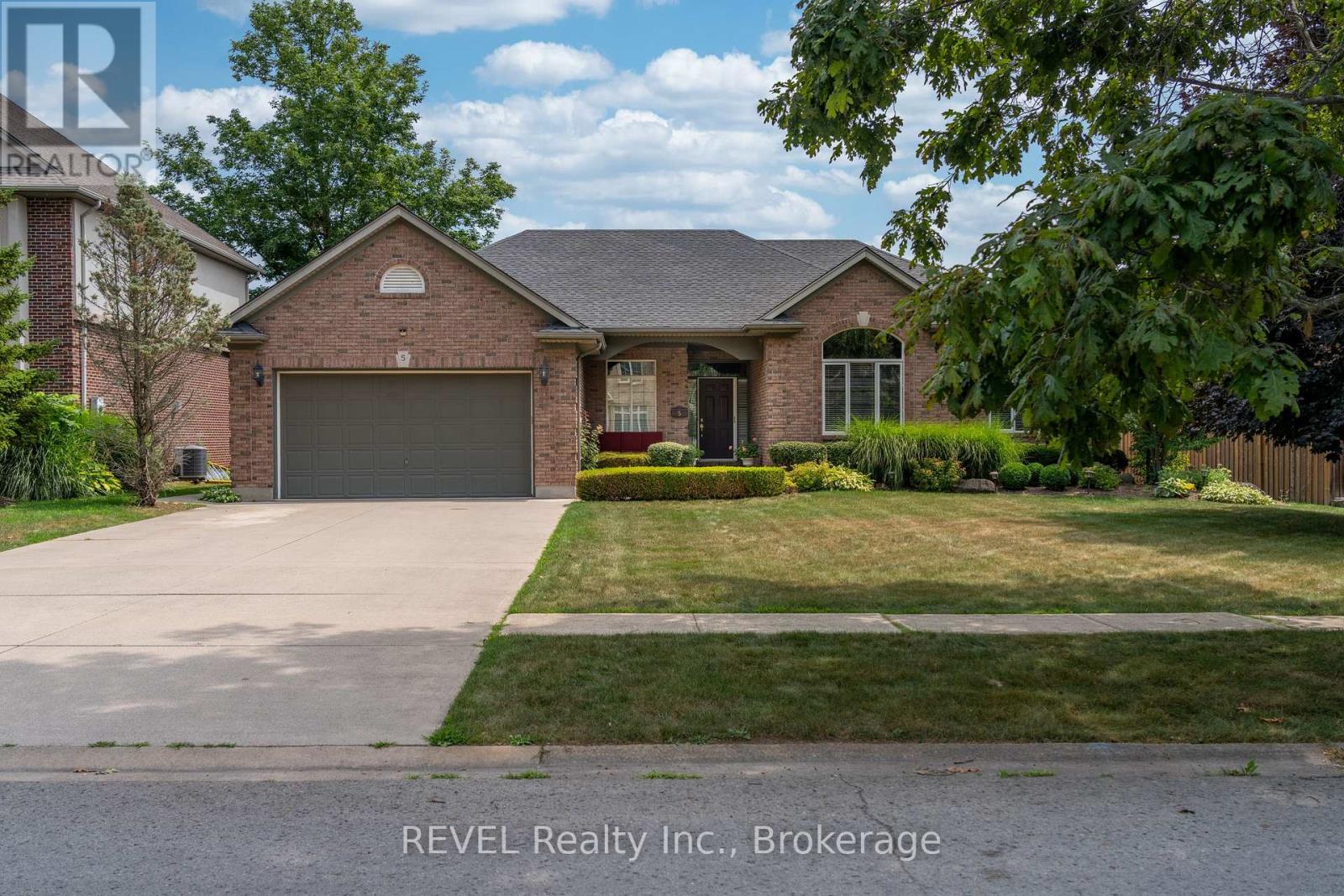 5 Beechwood Cres, Pelham, ON L0S 1E7