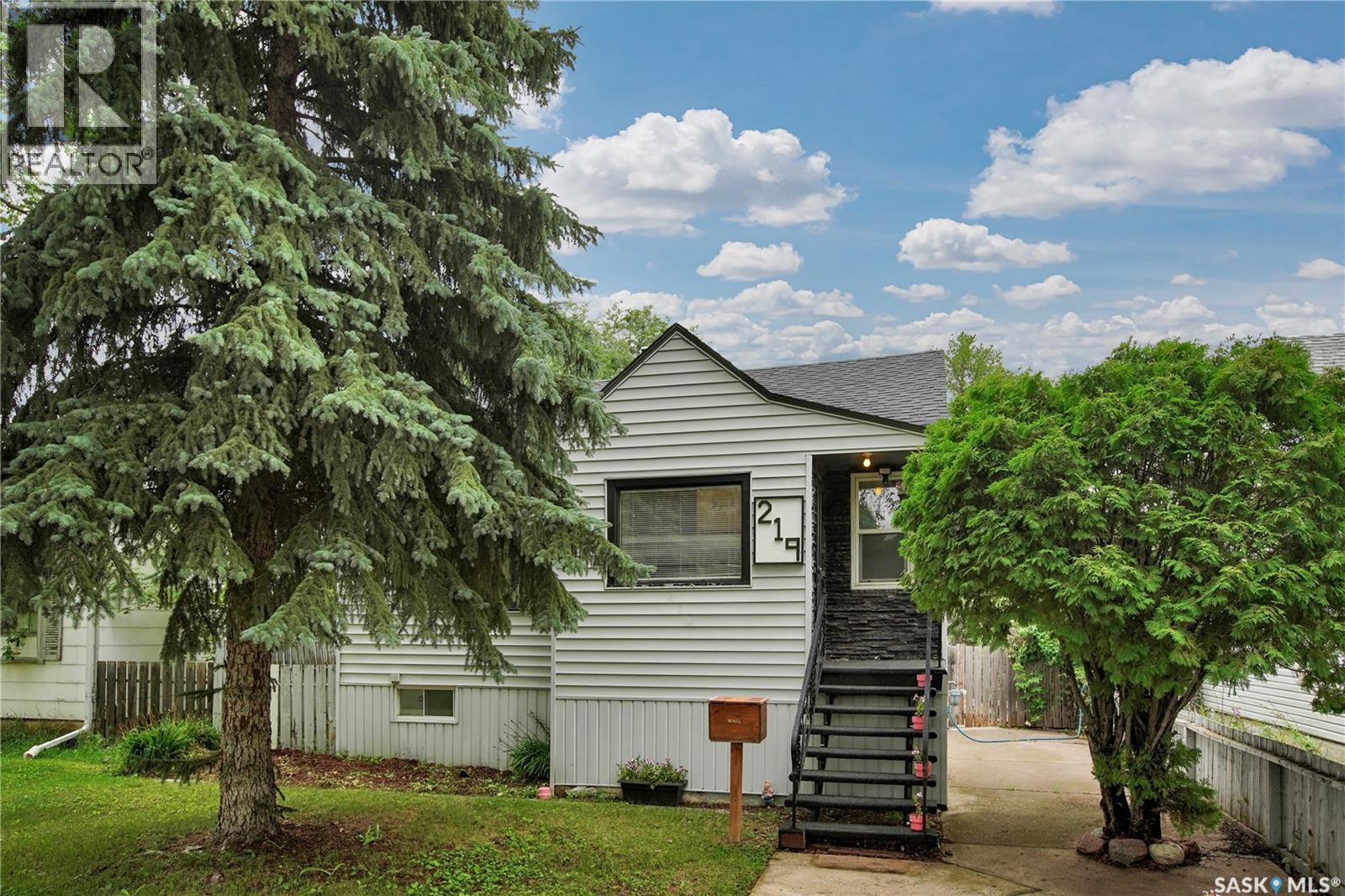 219 Maple St E, Saskatoon, SK S7J 0A3