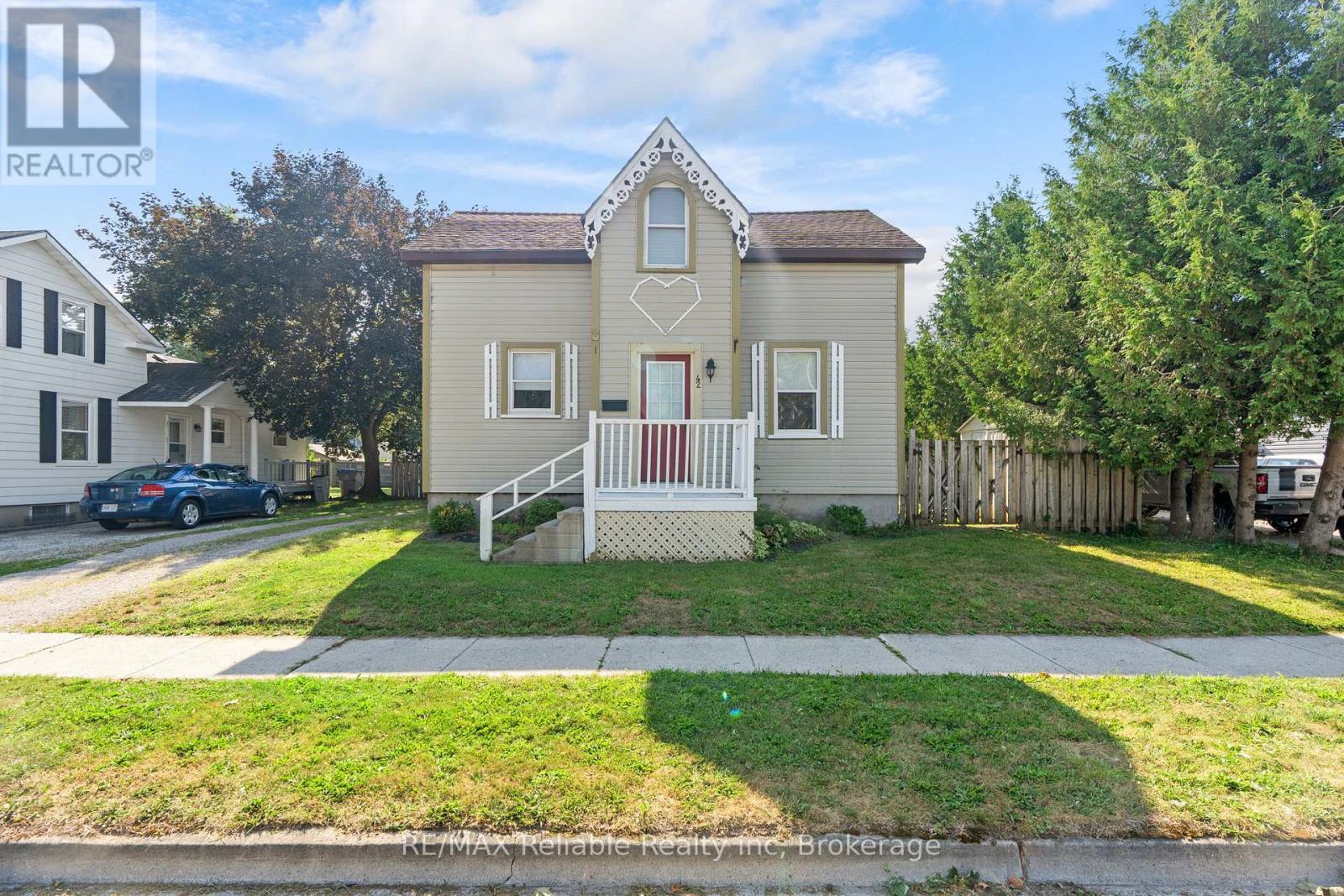 42 W William St, Huron East, ON N0K 1W0