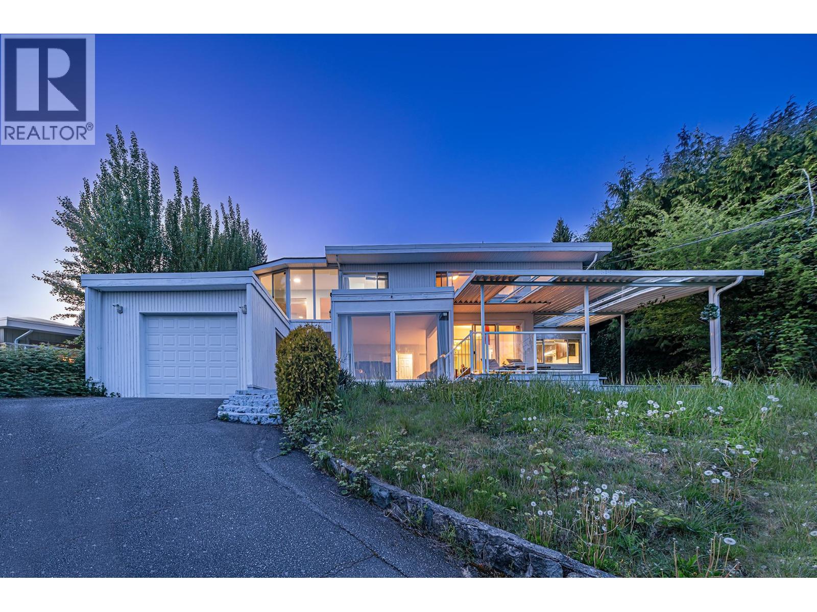 2365 Queens Ave, West Vancouver, BC V7V 2Y7