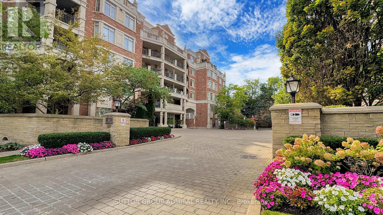 207 10 Old Mill Trl, Toronto, ON M8X 2Y9