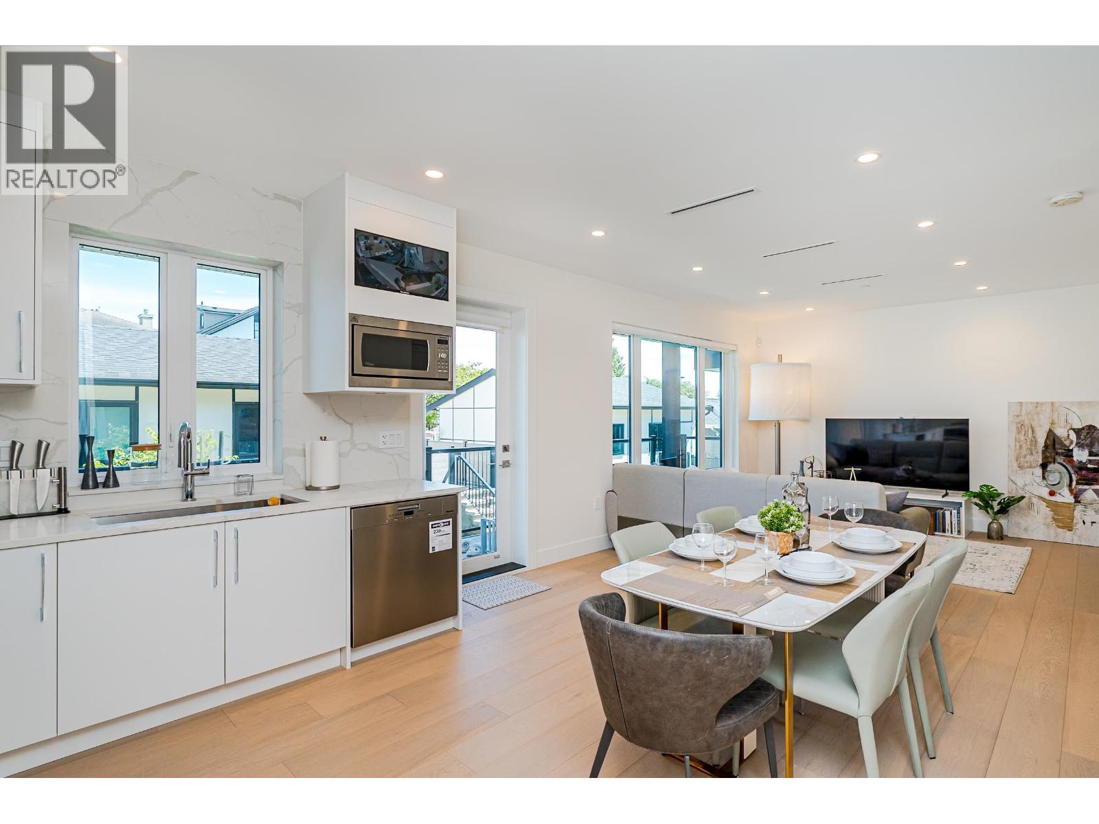 8182 Cartier St, Vancouver, BC V6P 4T5