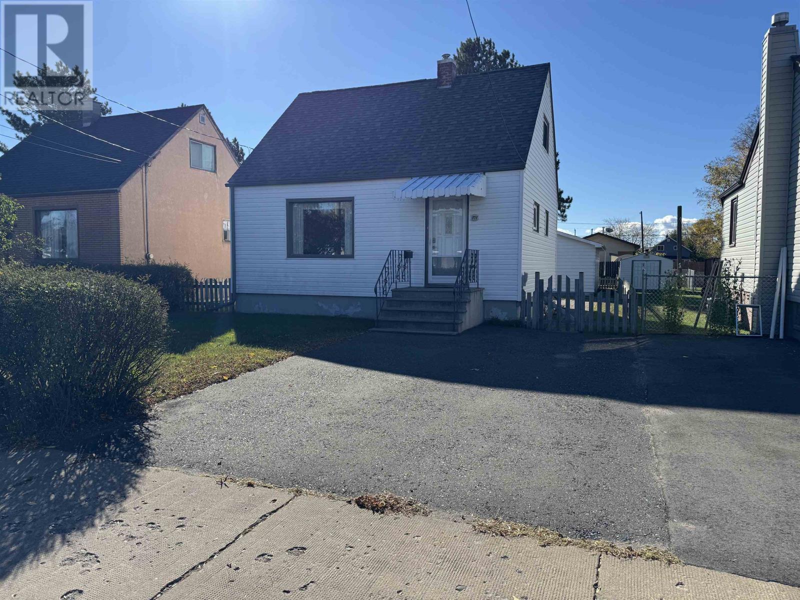 371 Marion St, Thunder Bay, ON P7A 1C6