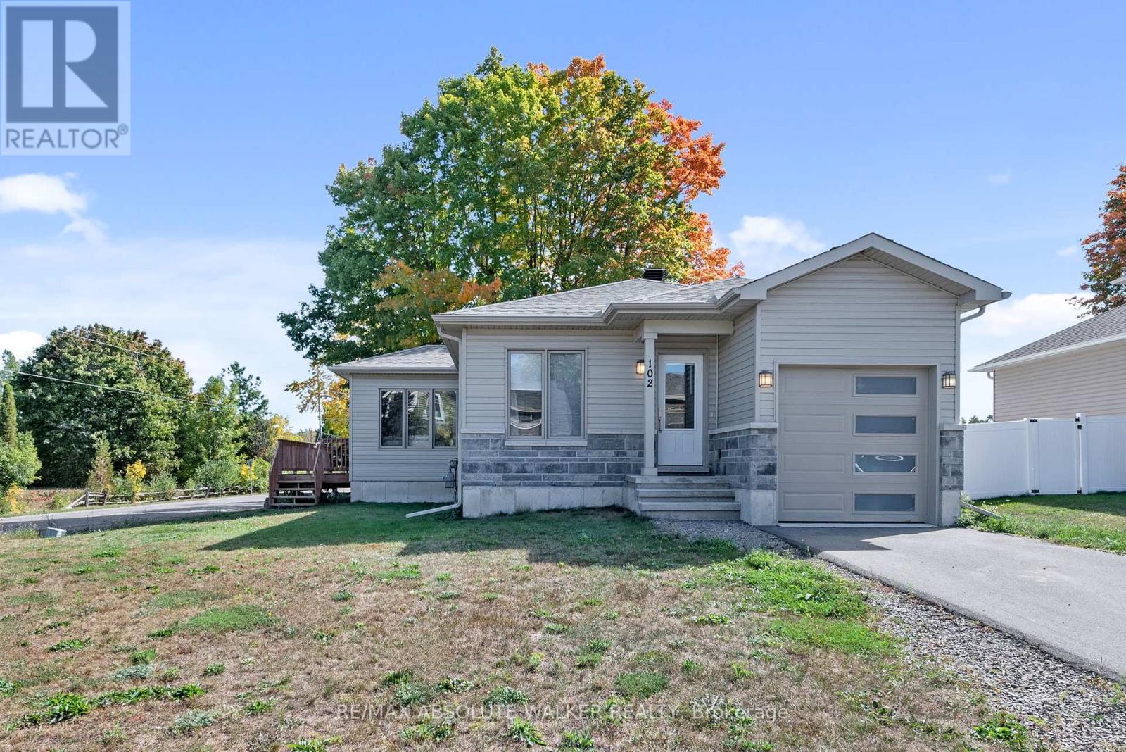102 Sophie Ln, Merrickville-Wolford, ON K0G 1N0