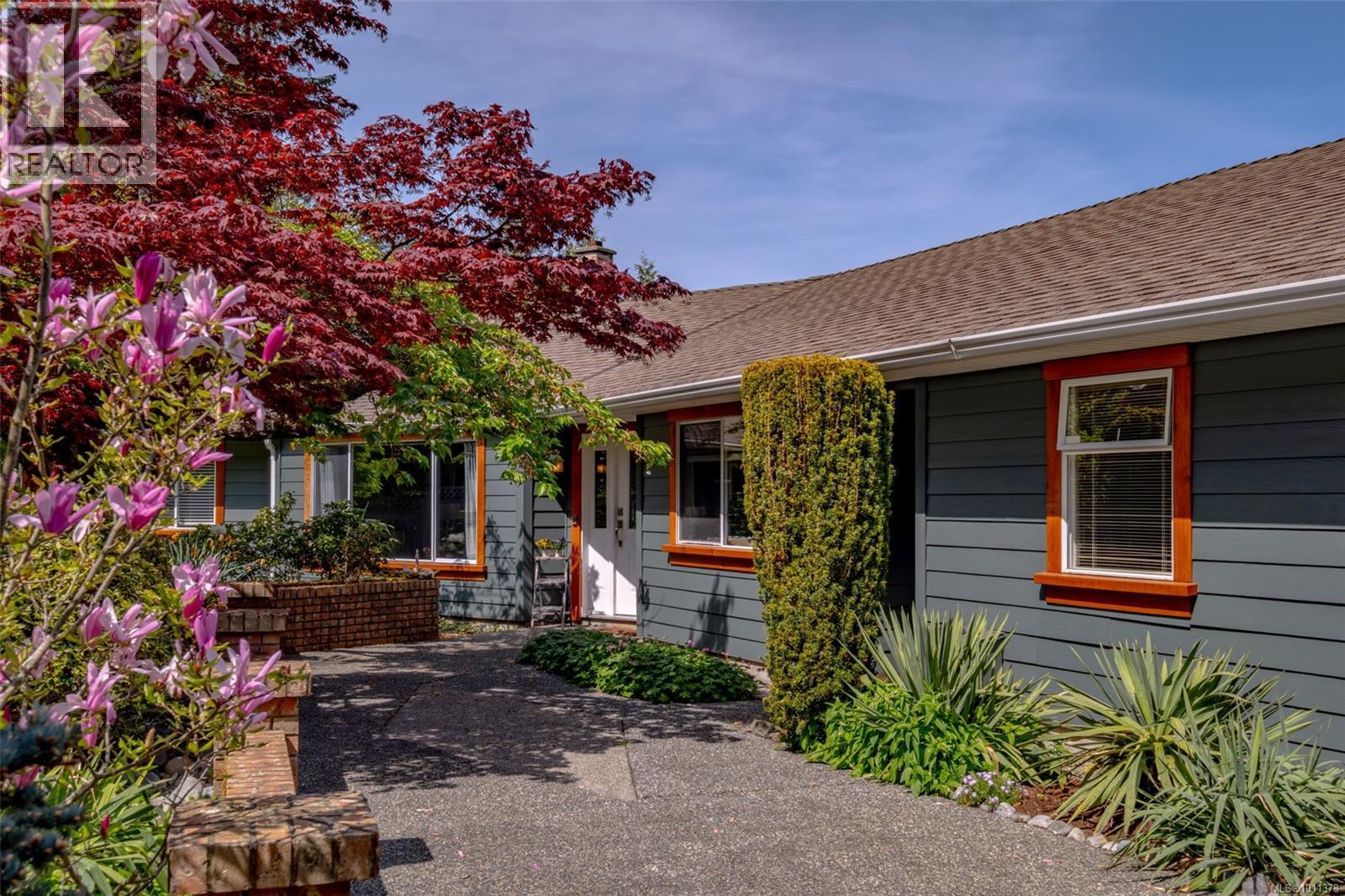 6861 Wayne Pl, Lantzville, BC V0R 2H0