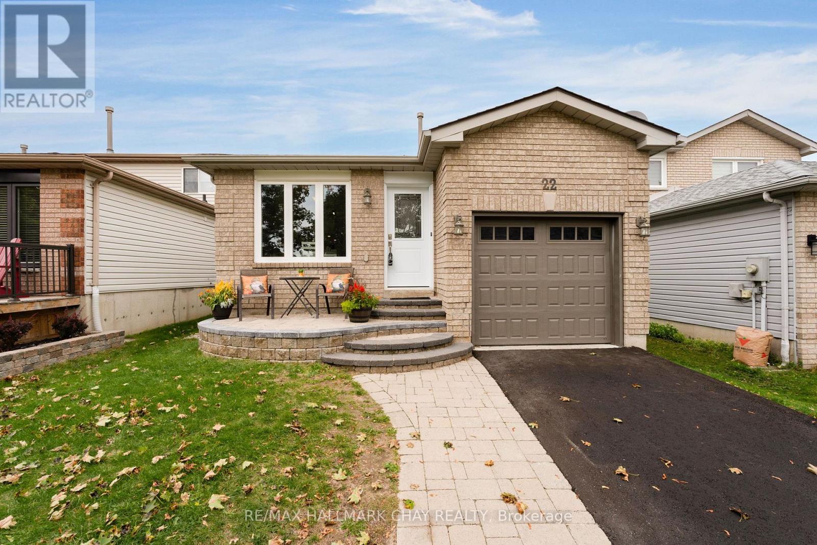 22 Assiniboine Dr, Barrie, ON L4N 8G4