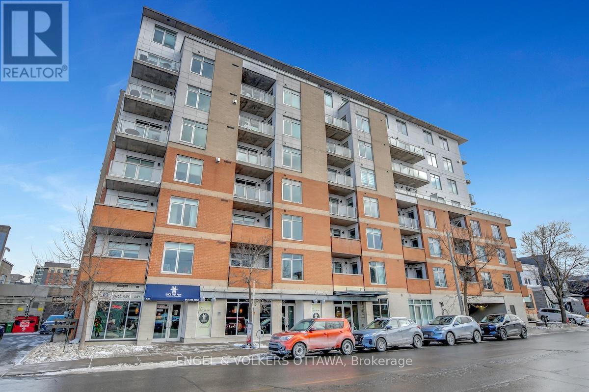404 131 Holland Ave, Ottawa, ON K1Y 3A2