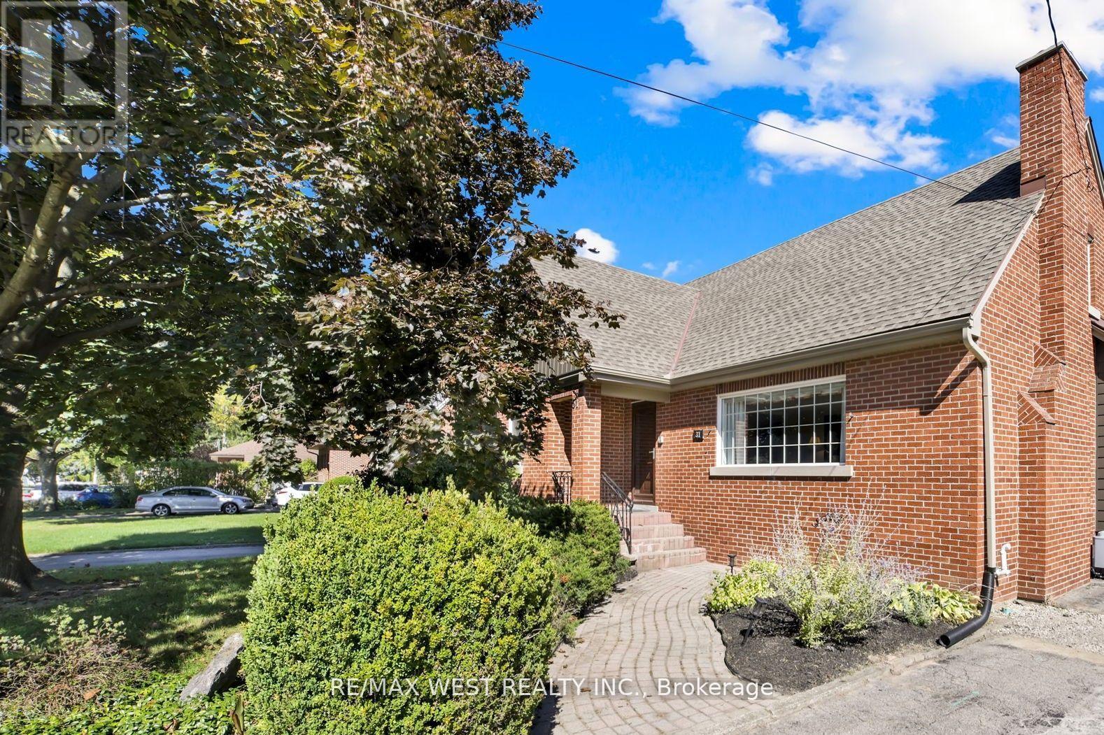 31 Lower Horning Rd, Hamilton, ON L8S 3E9