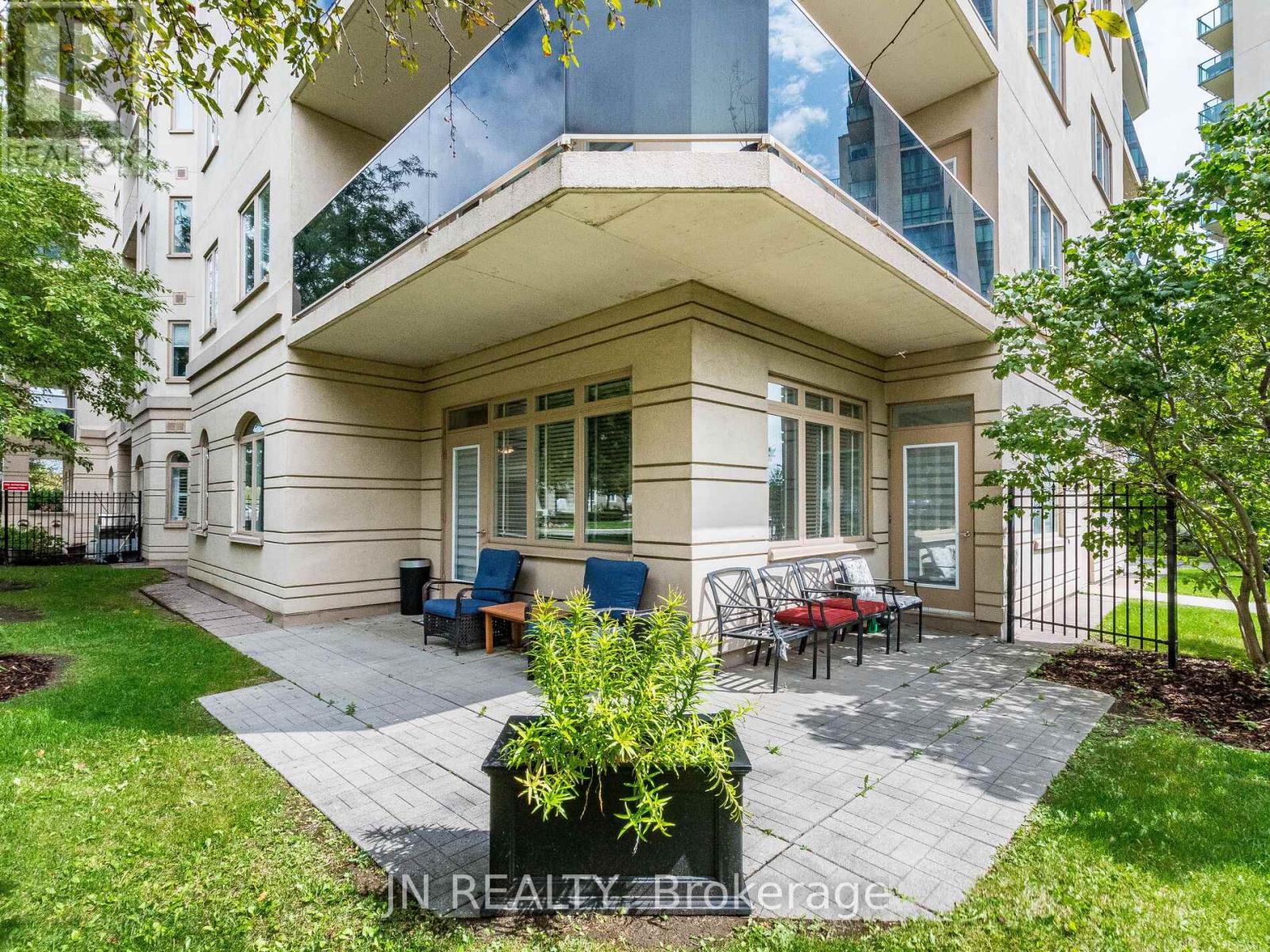 109 10 Dayspring Cir, Brampton, ON L6P 1B9