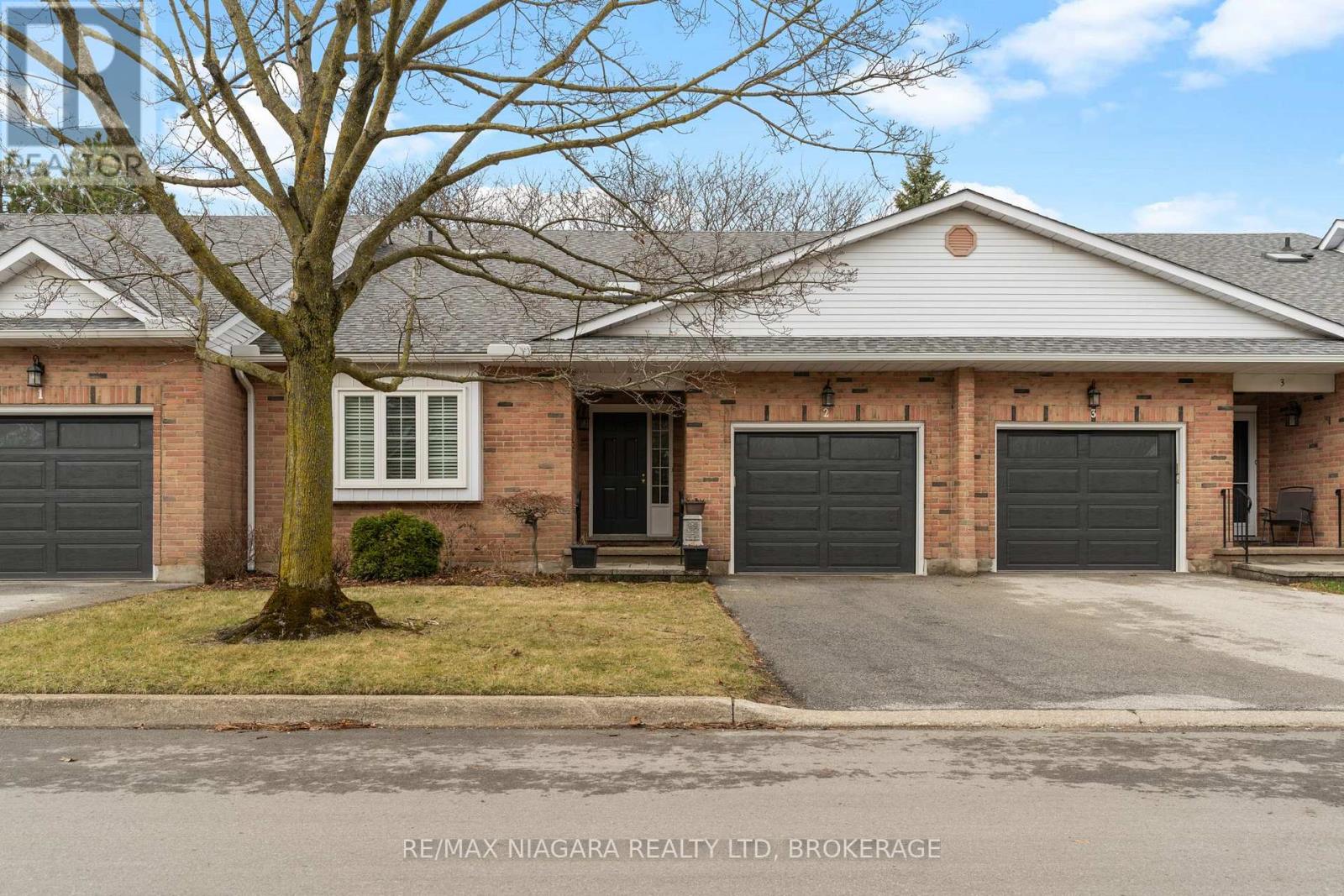 2 10 Elderwood Dr, St. Catharines, ON L2S 3G4