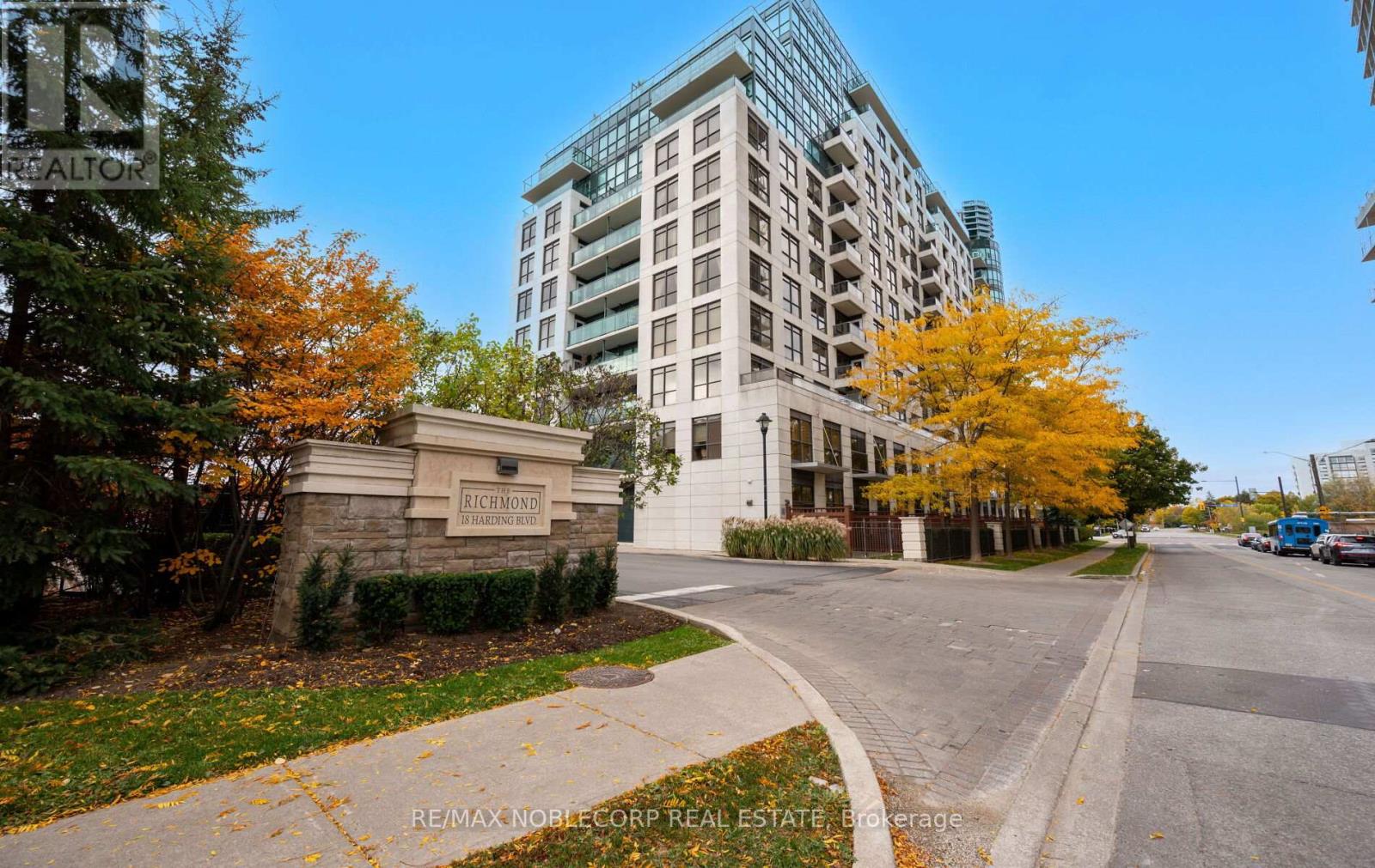 928 18 Harding Blvd, Richmond Hill, ON L4C 0T3