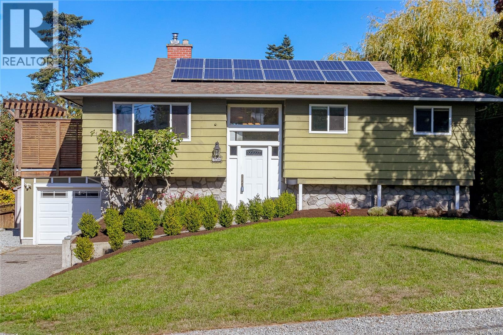 756 Snowdrop Ave, Saanich, BC V8Z 2N2