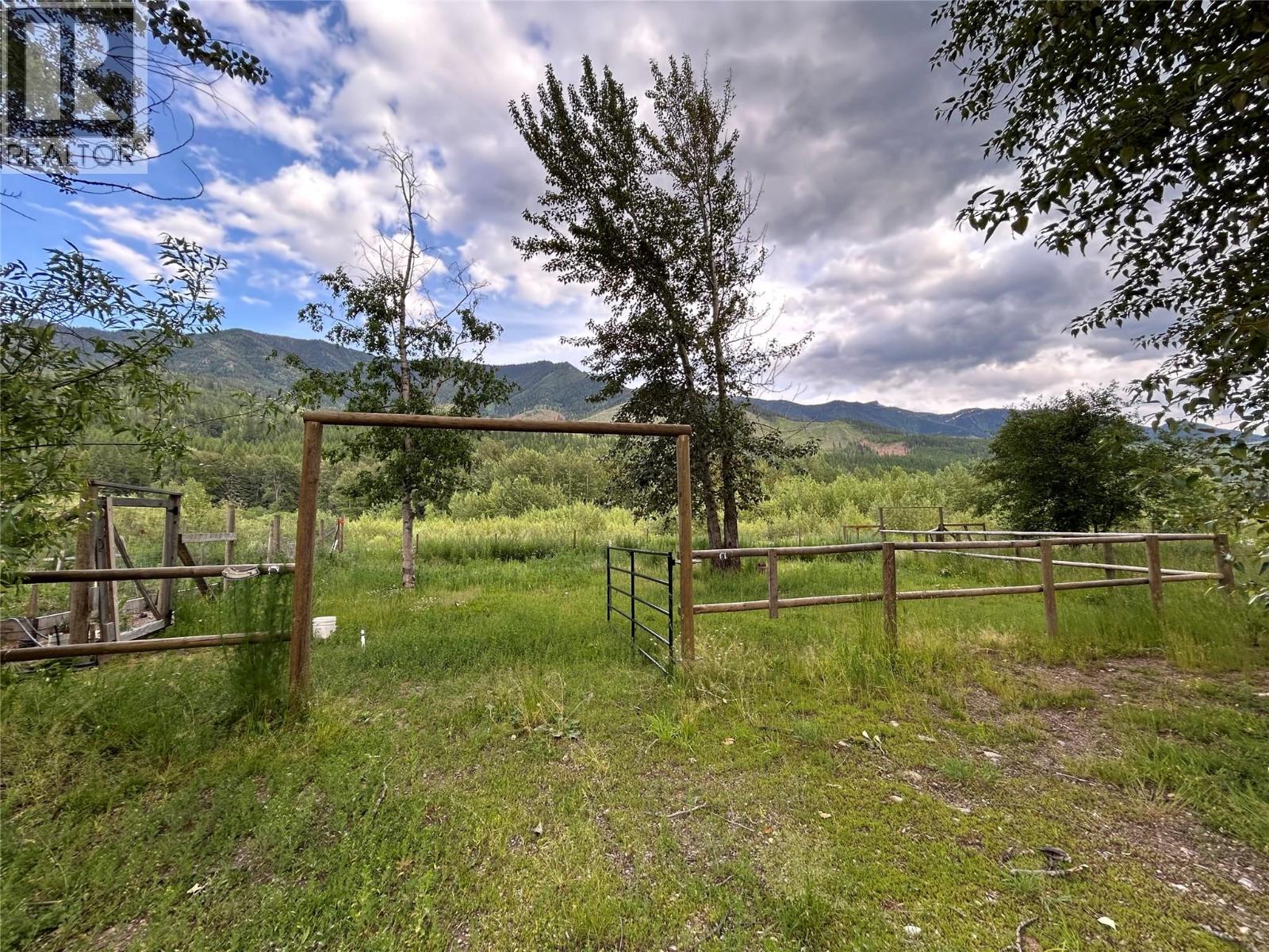 7065 Stubbs Rd, Fernie, BC V0B 1M5