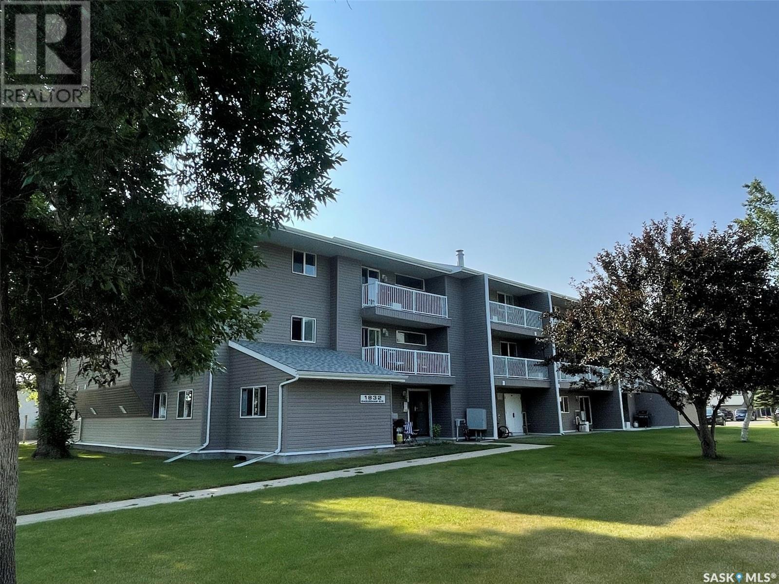 1832 Eaglesham Avenue Unit 301, Weyburn, SK S4H 3A8