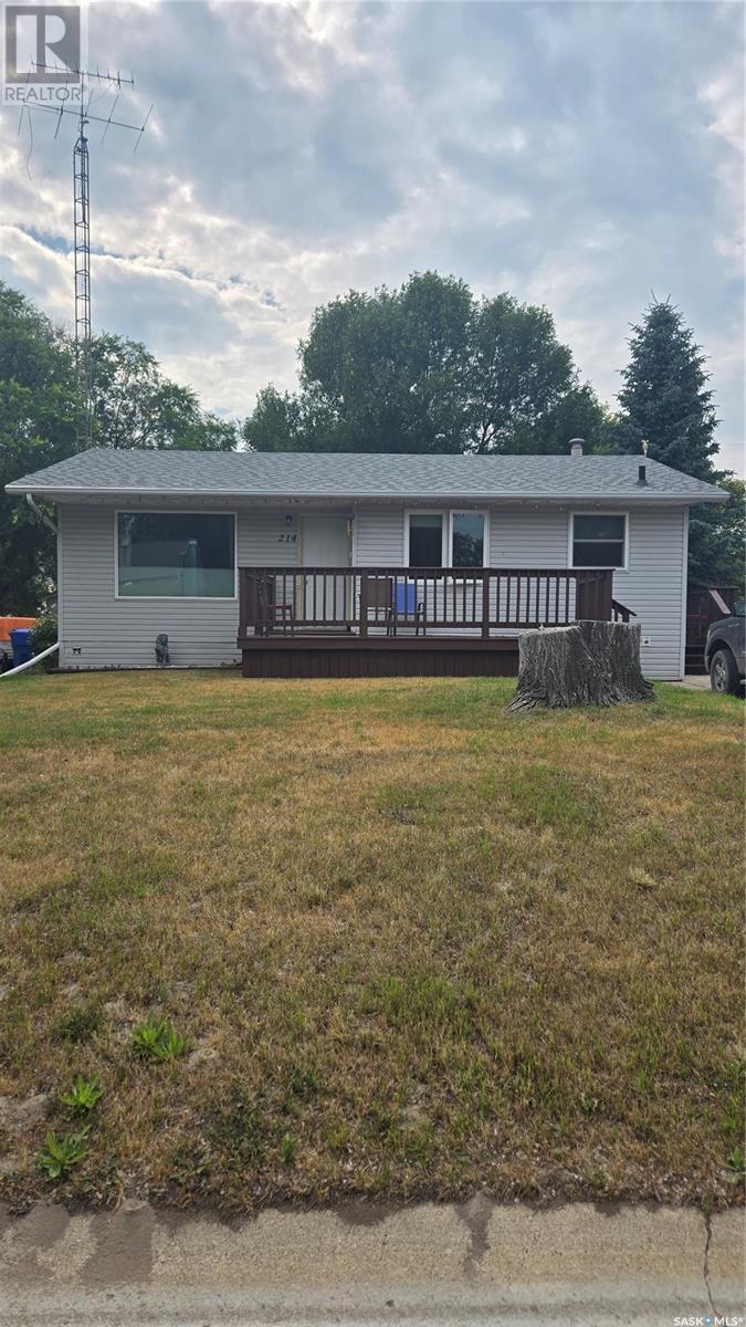 214 3 Street East, Carnduff, SK S0C 0S0