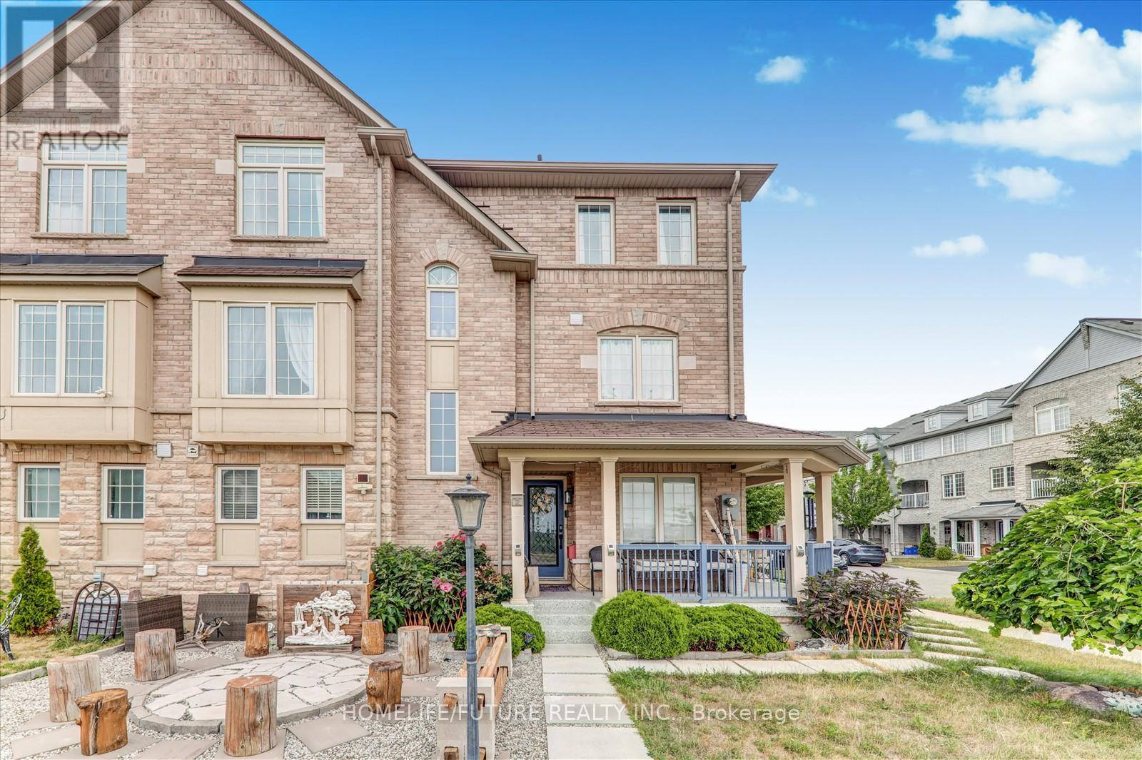 2 Clowes St, Ajax, ON L1Z 0K9