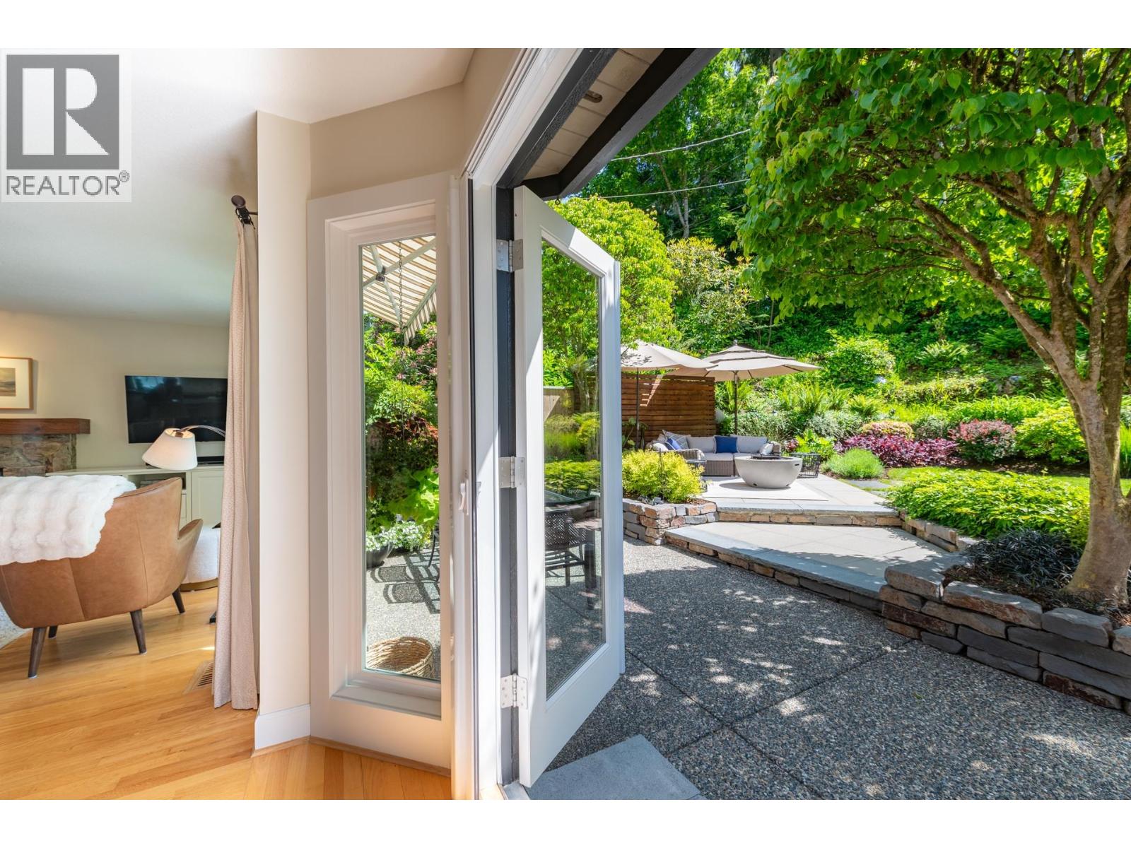 997 Canyon Blvd, North Vancouver, BC V7R 2K2