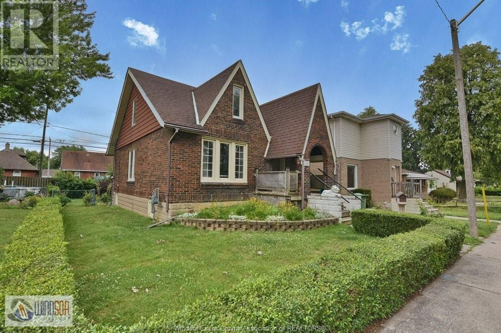 1011 Lena, Windsor, ON N9C 3K3