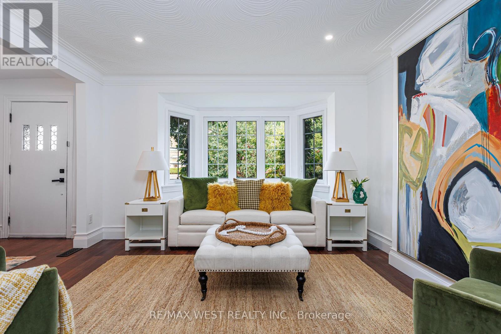12 Brentwood Rd S, Toronto, ON M8Z 3N2
