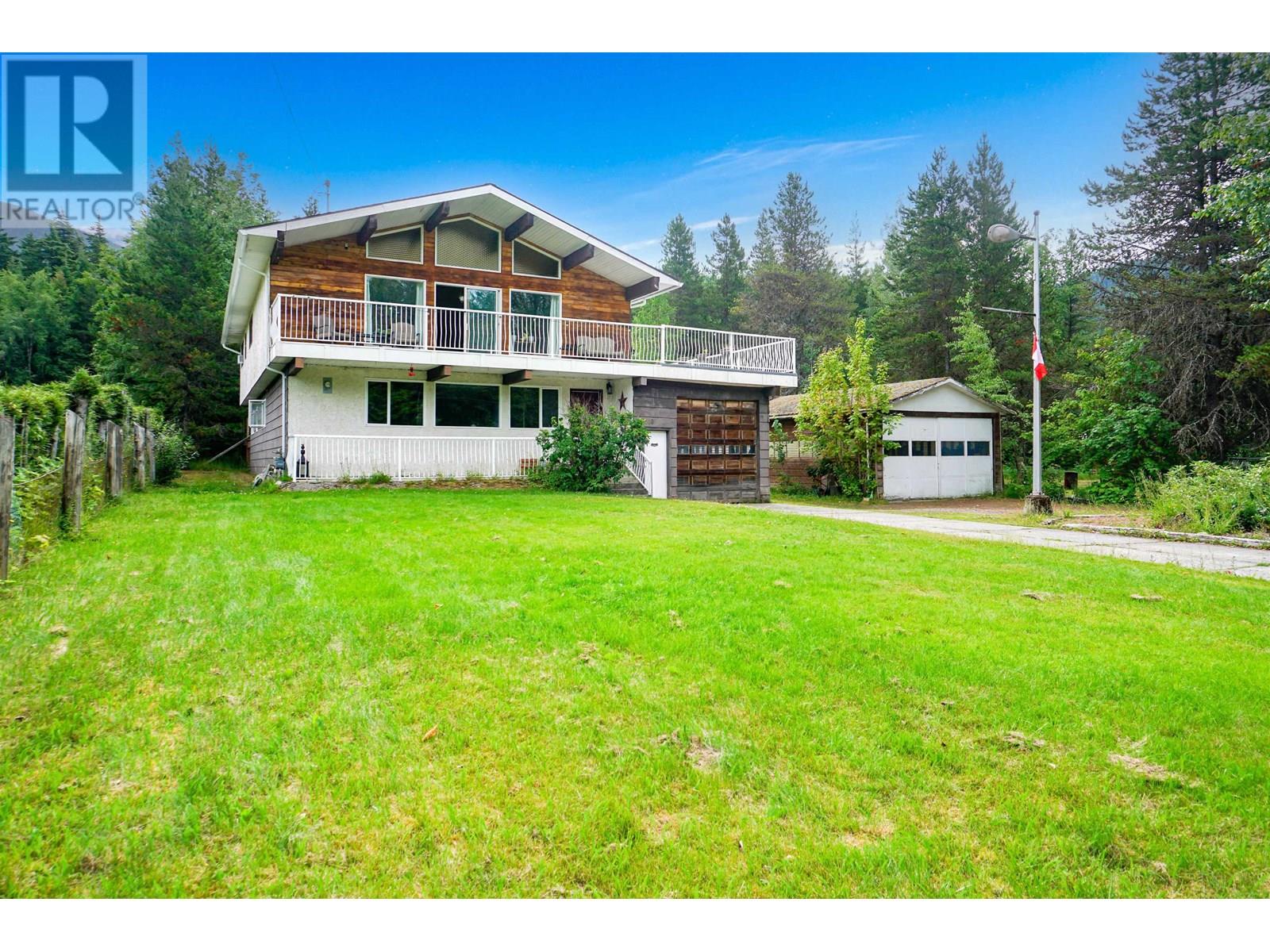 2410 Kreston St, Terrace, BC V8G 0G2