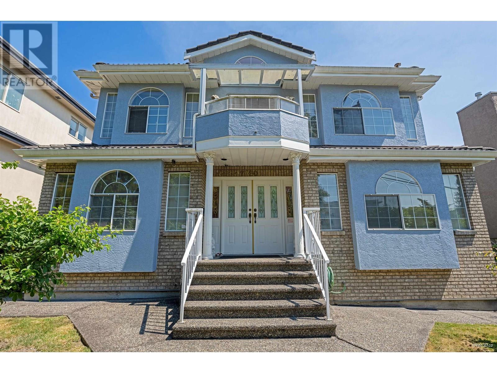 7920 Ontario St, Vancouver, BC V5X 3E1