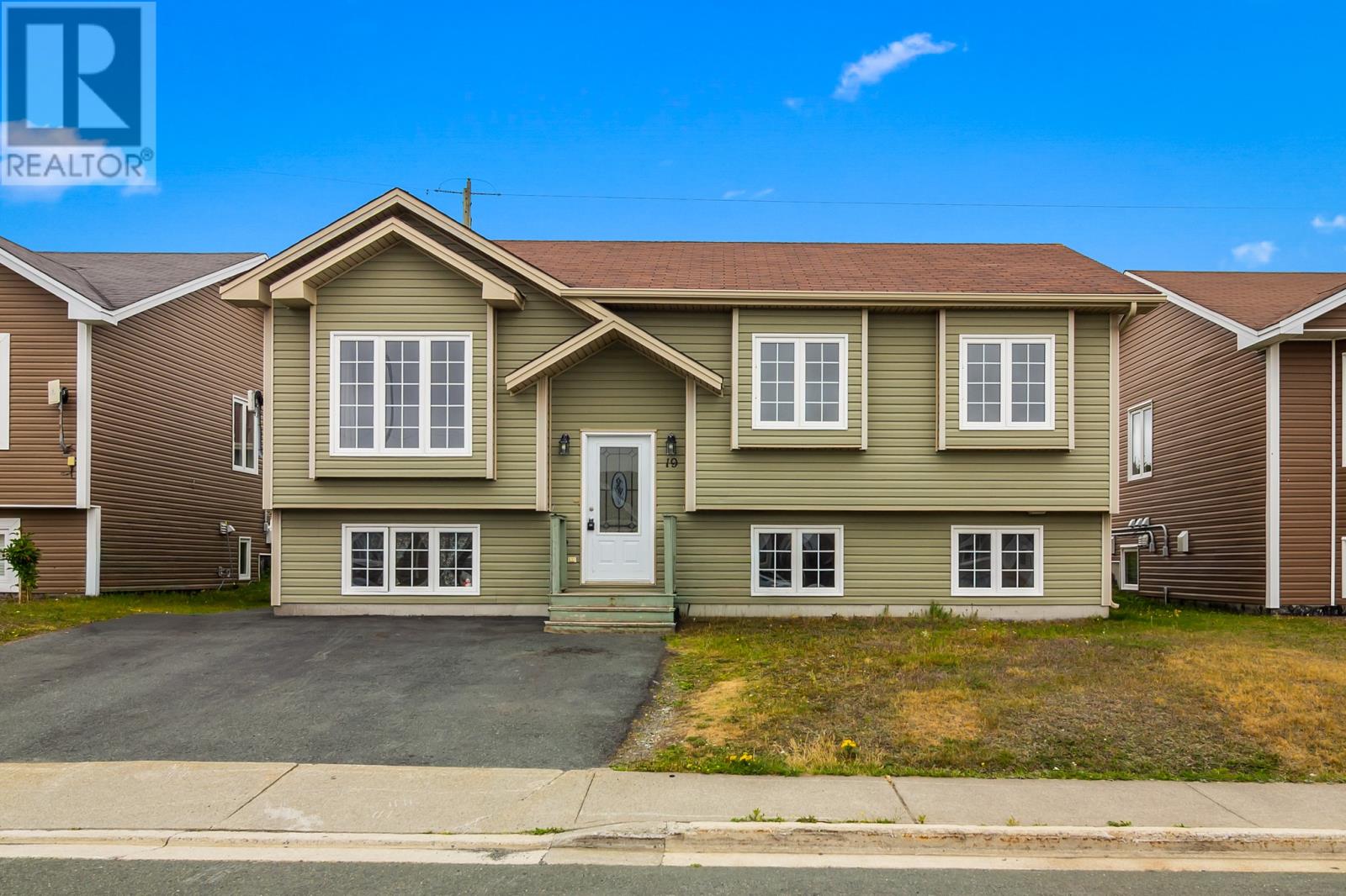 19 Lady Anderson St, St. John's, NL A1B 0E1