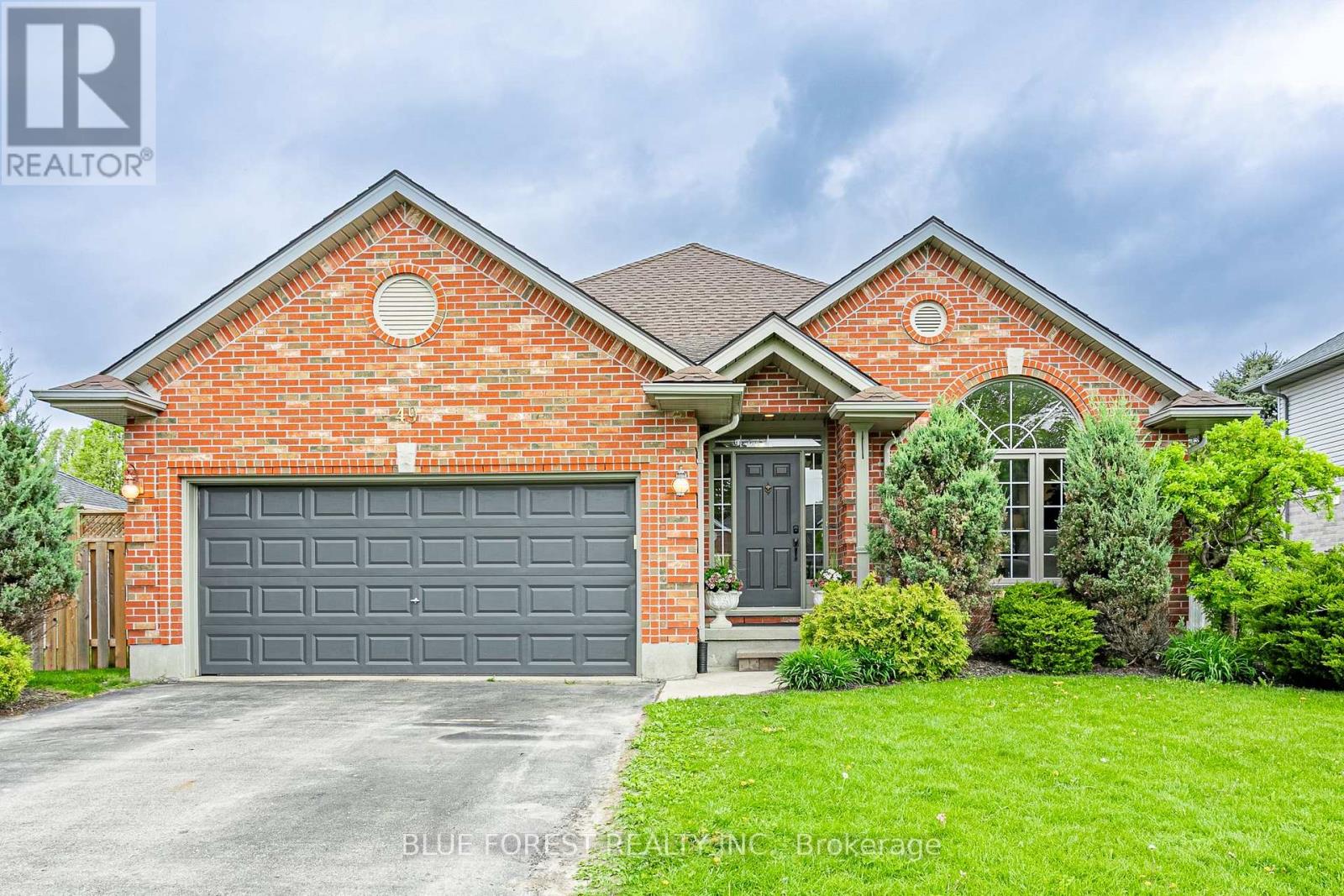49 Parkview Dr, Thames Centre, ON N0L 1G2