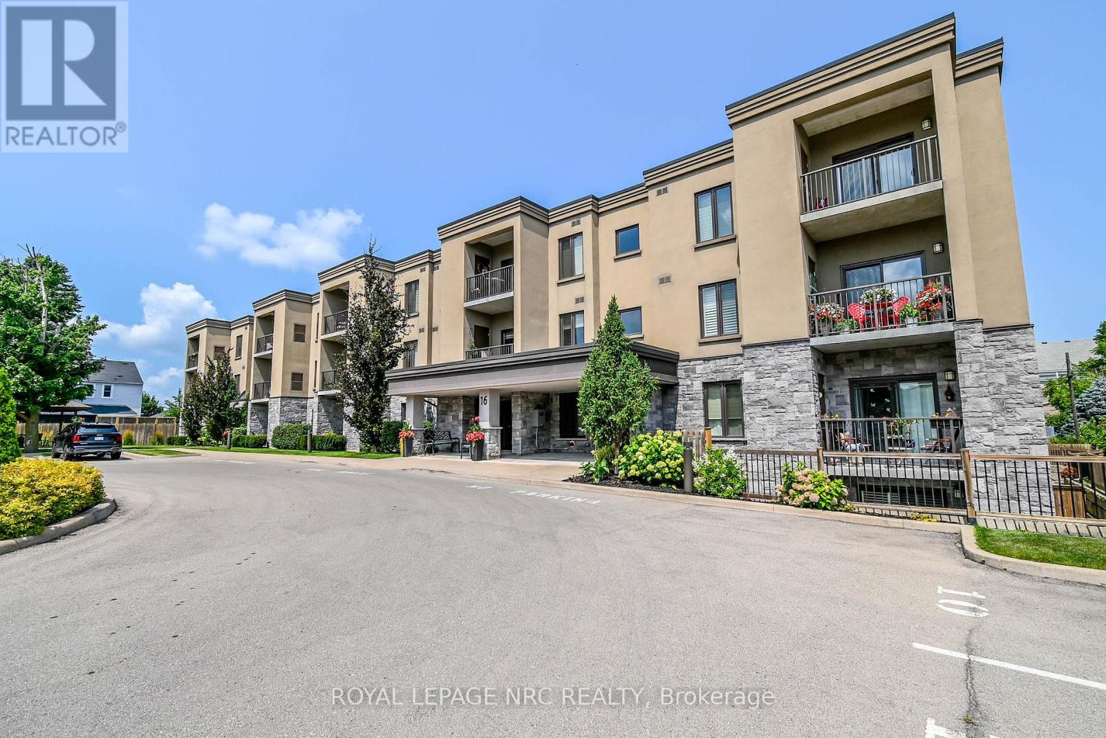 203 16 Sullivan Ave, Thorold, ON L2V 2Y2