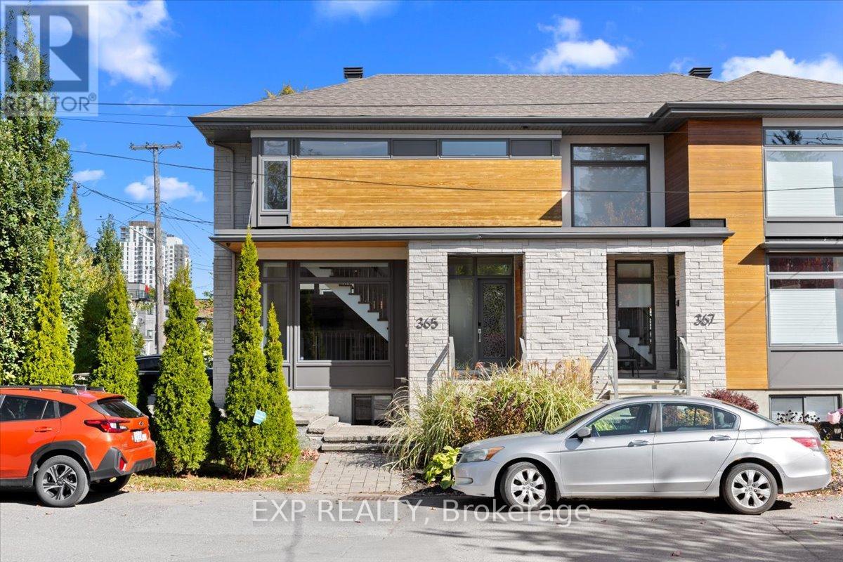365 Winston Ave, Ottawa, ON K2A 1Y7