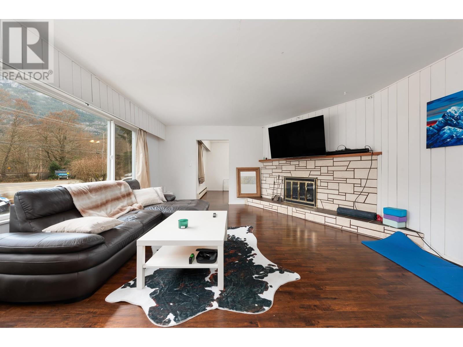 38850 Buckley Ave, Squamish, BC V0N 3G0