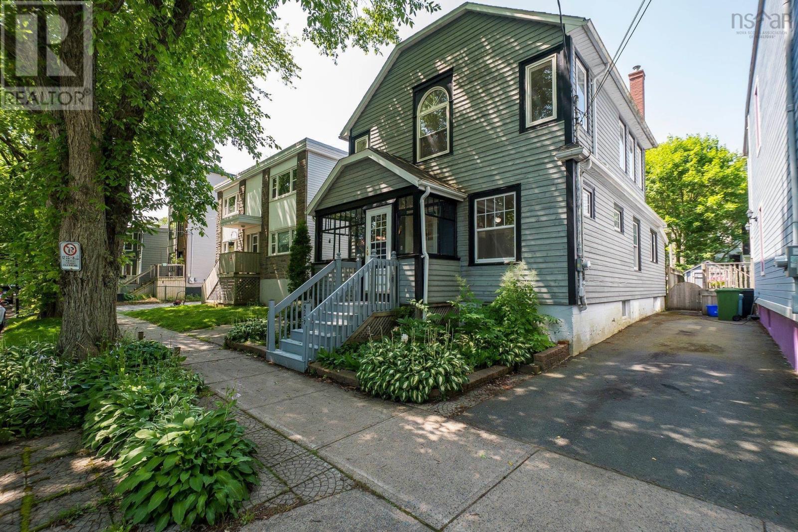 6277 Lawrence St, Halifax, NS B3L 1J8