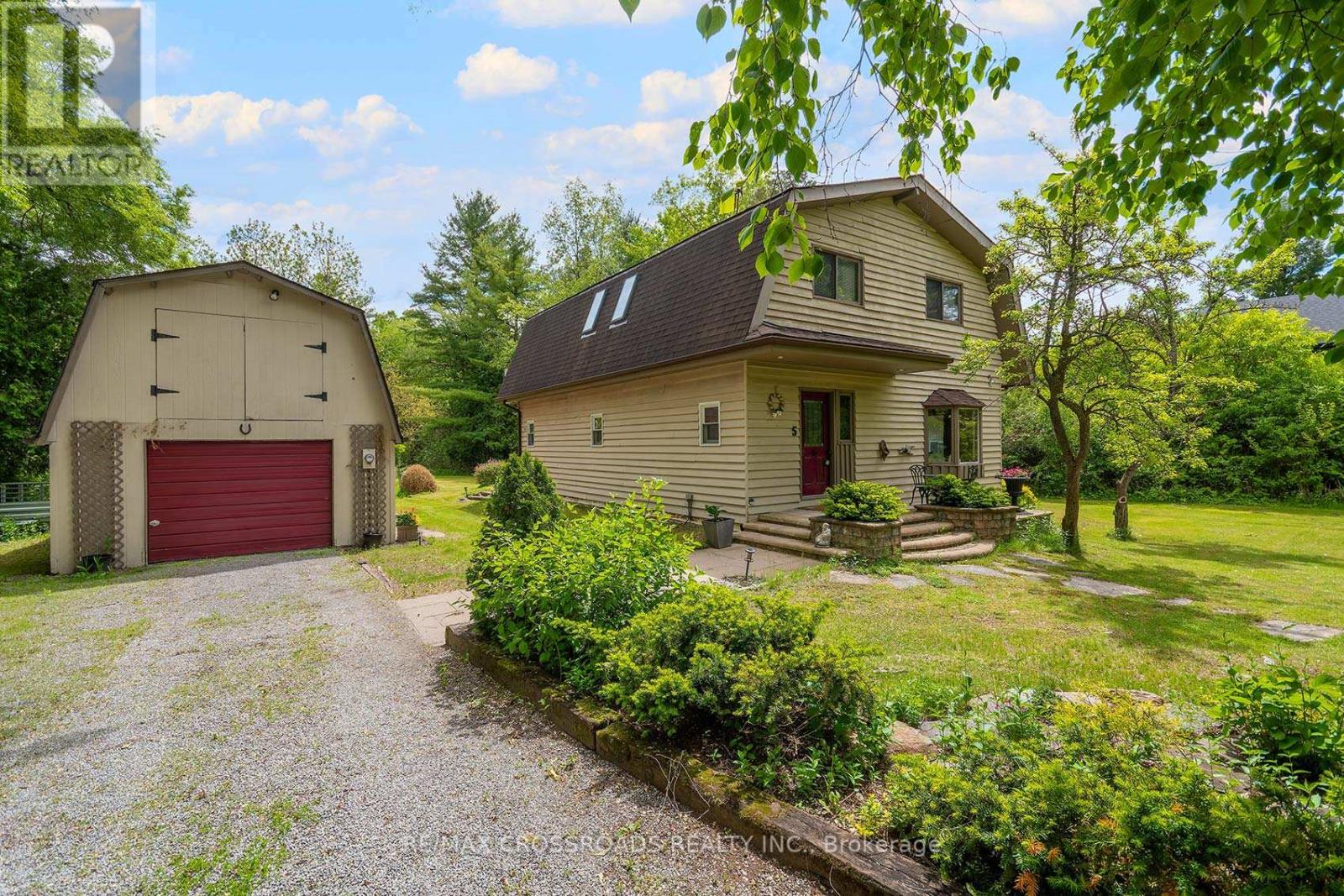 5 Shepherd Rd, Whitby, ON L1M 1G8