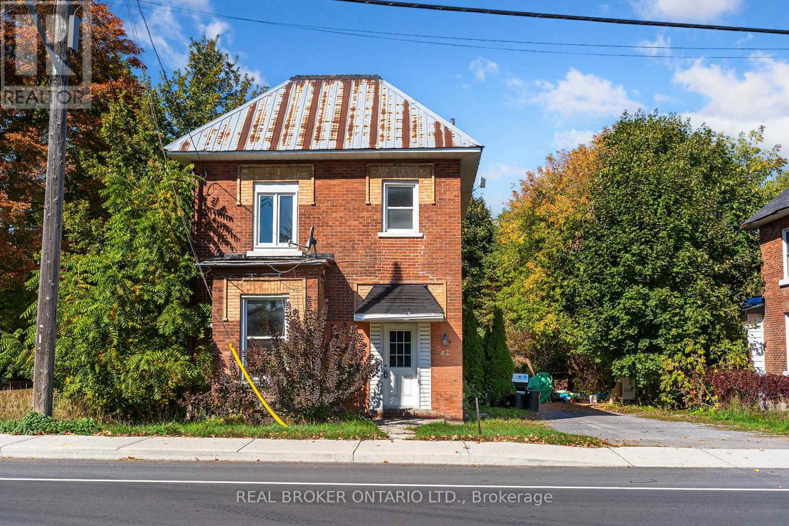 42 Daniel St N, Arnprior, ON K7S 2K5